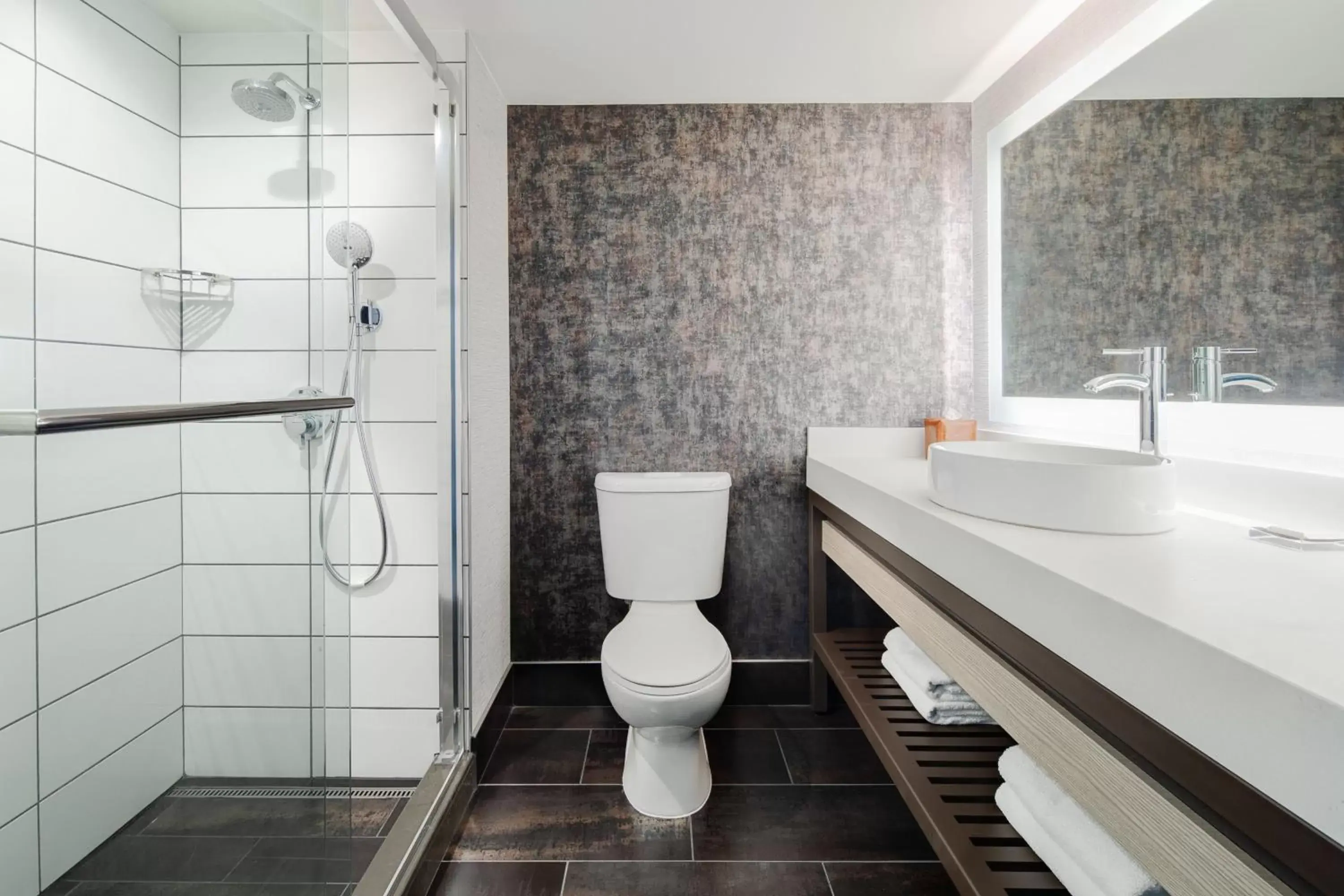 Double Room with 2 Double Beds and Partial Water View in Seattle Marriott Waterfront Double Room with 2 Double Beds and Partial Water View in Seattle Marriott Waterfront