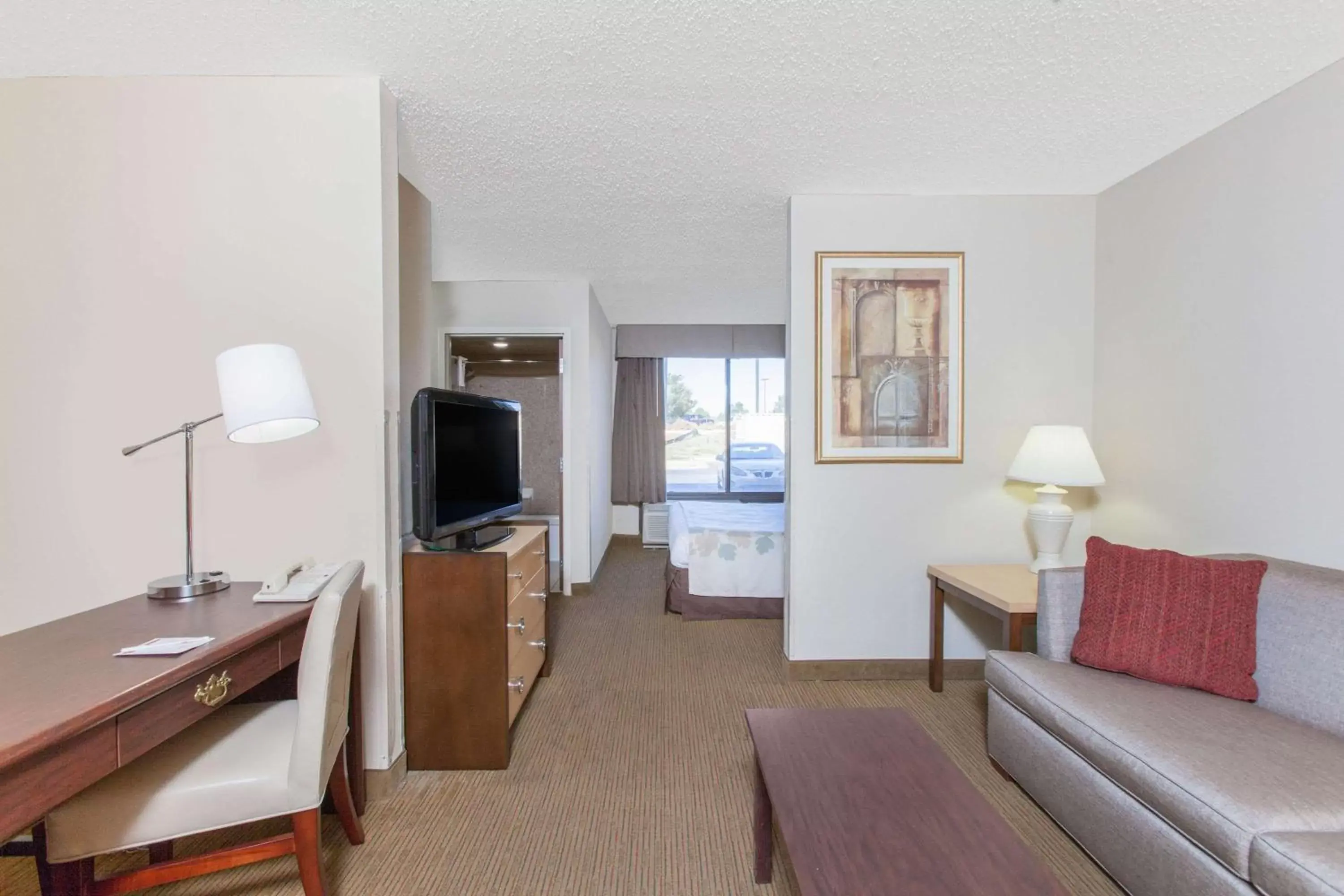 Photo of the whole room, TV/Entertainment Center in Hawthorn Suites Midwest City
