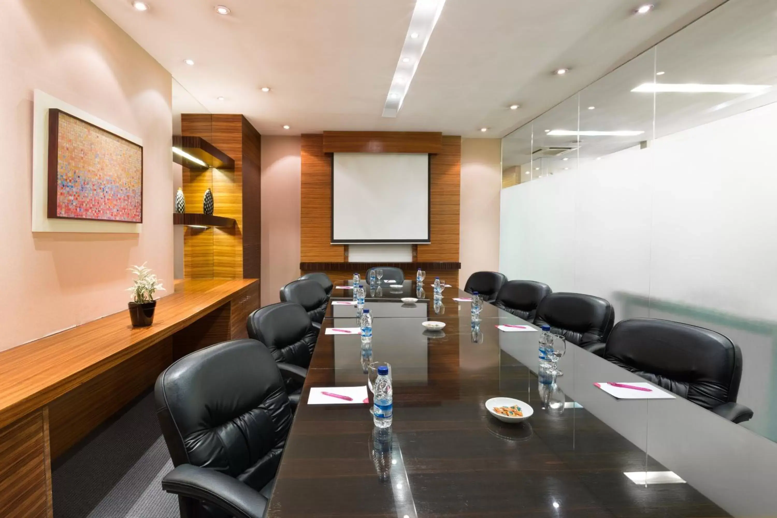 Meeting/conference room in Holiday Inn Manila Galleria, an IHG Hotel