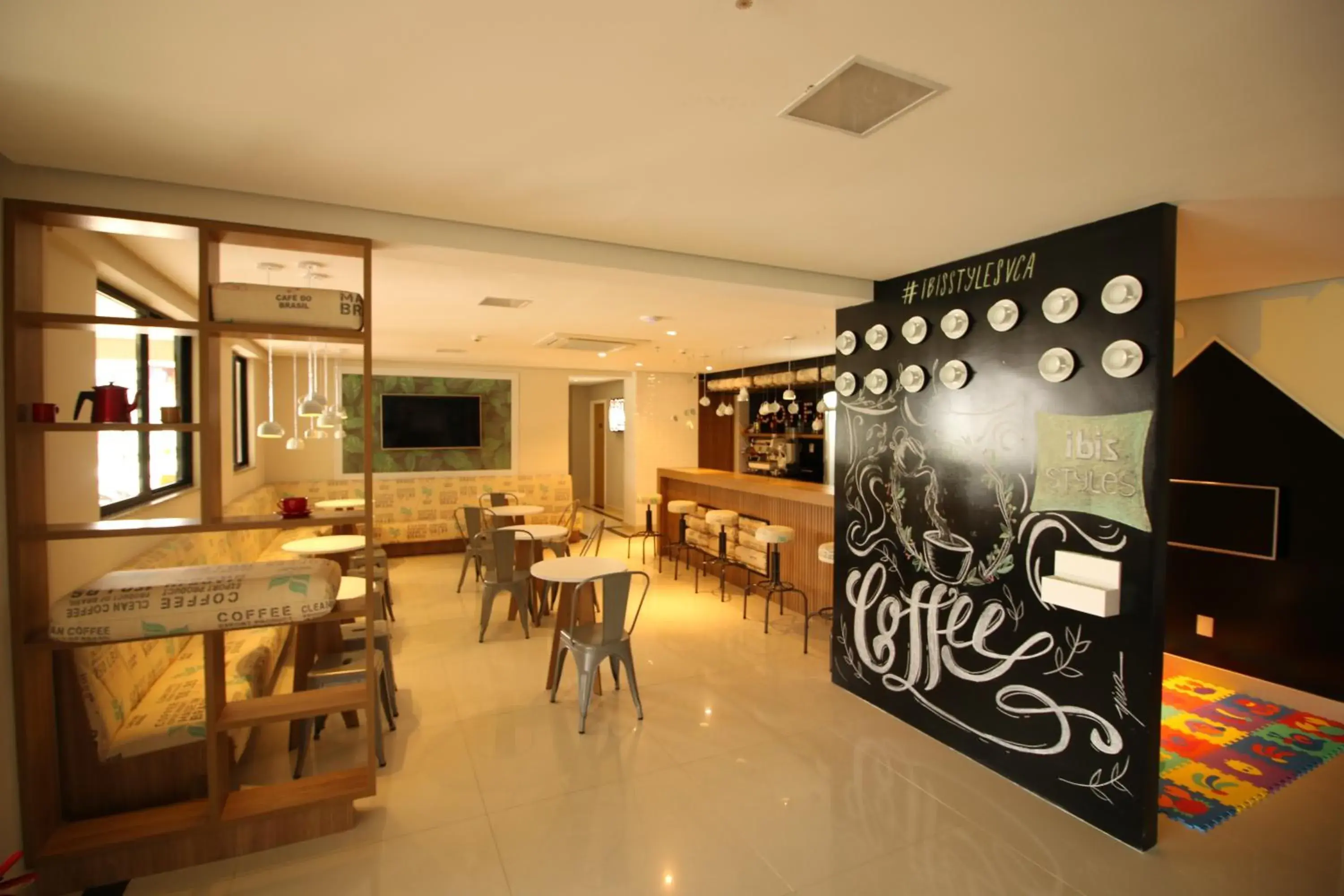 Lounge or bar, Restaurant/Places to Eat in IBIS Styles Vitoria Da Conquista