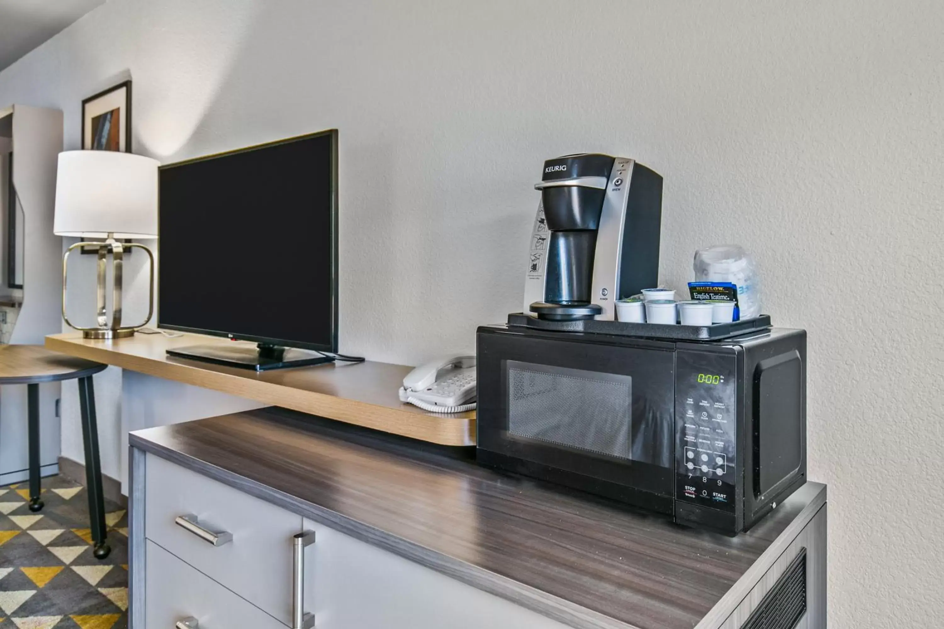 Bedroom, TV/Entertainment Center in Holiday Inn Express Hotel & Suites Lucedale, an IHG Hotel