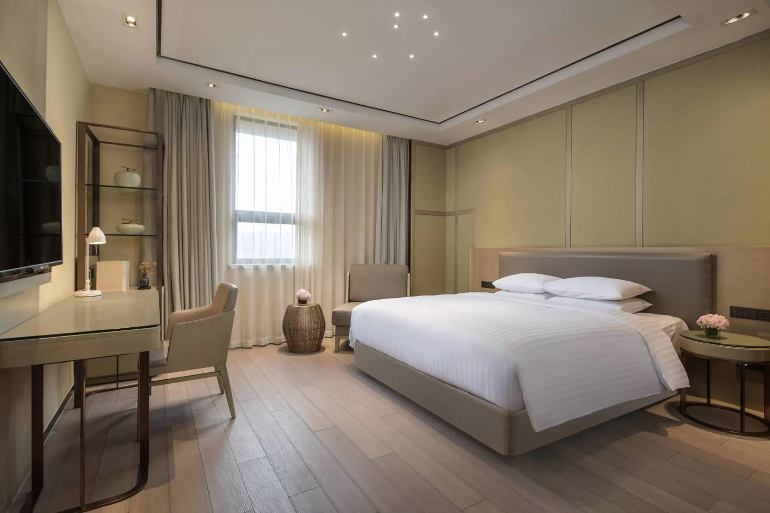 Photo of the whole room, Bed in Courtyard by Marriott Shanghai International Tourism and Resorts Zone