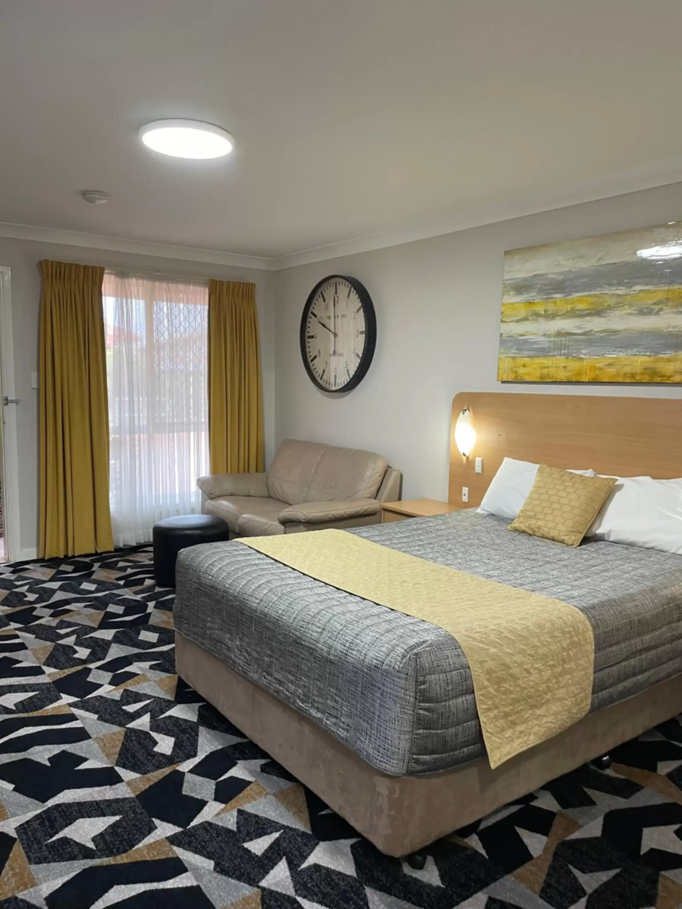 Bed in Cattlemans Country Motor Inn & Serviced Apartments