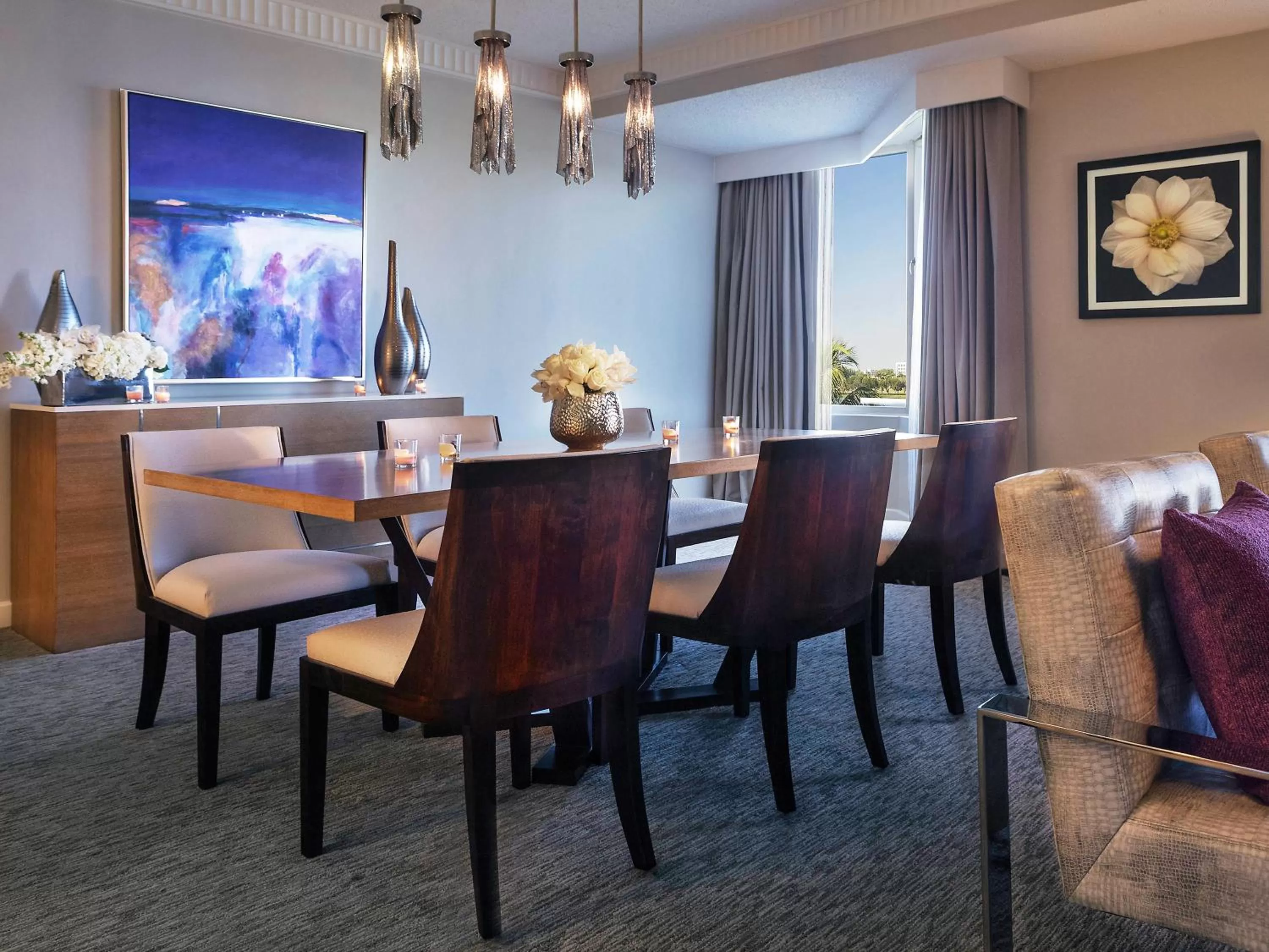 Seating area in Pullman Miami Airport