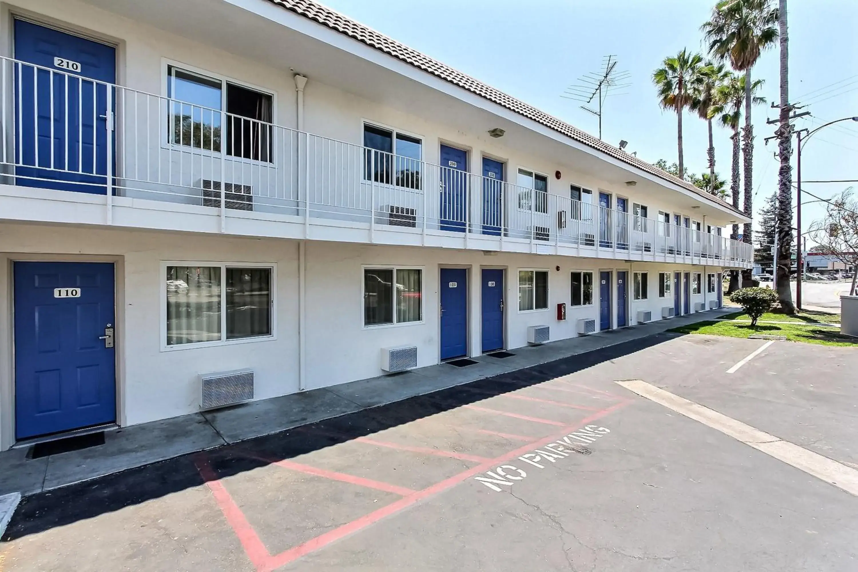 Facade/entrance, Property Building in Motel 6-Campbell, CA - San Jose