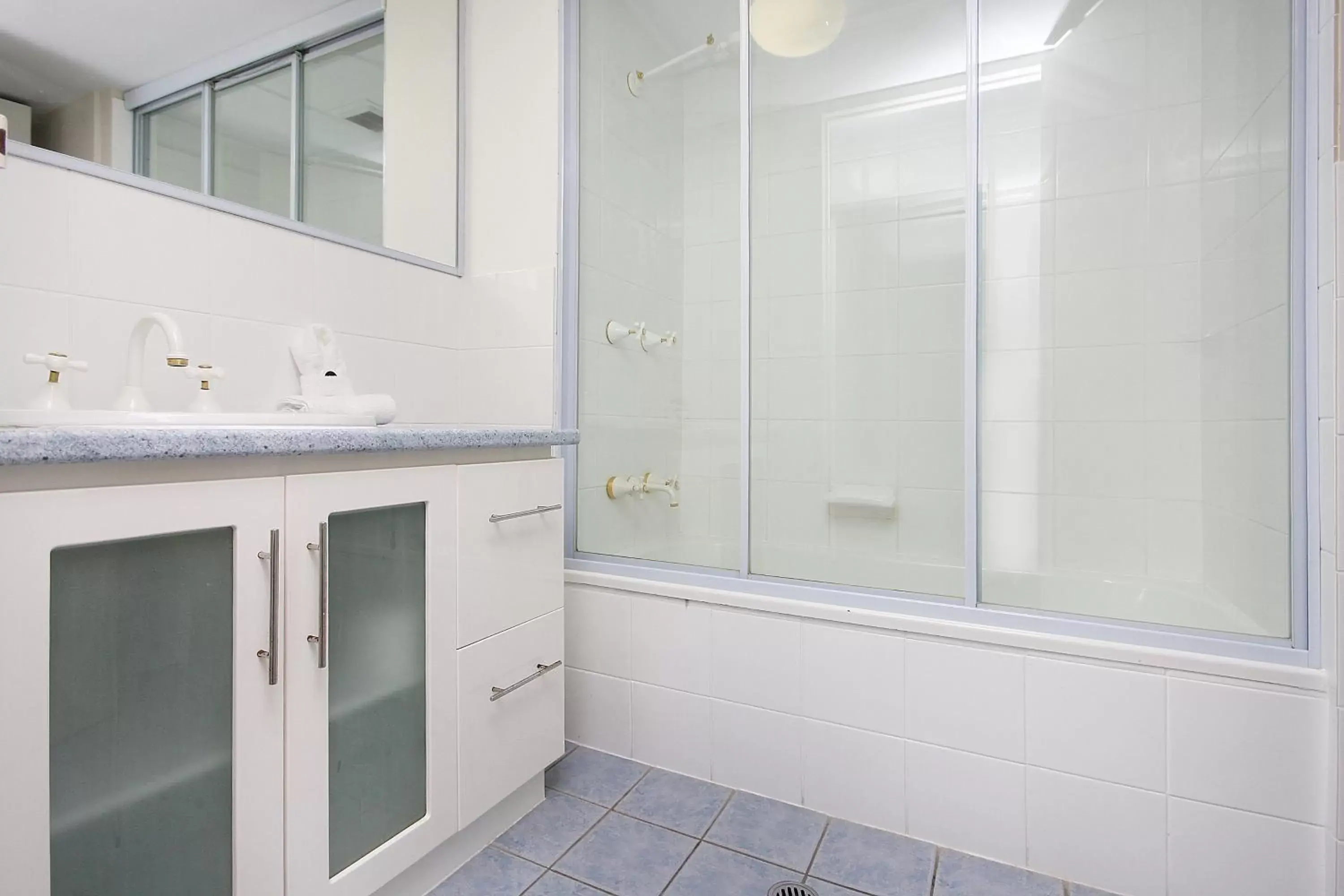 Bathroom in Spindrift on the Beach - Absolute Beachfront