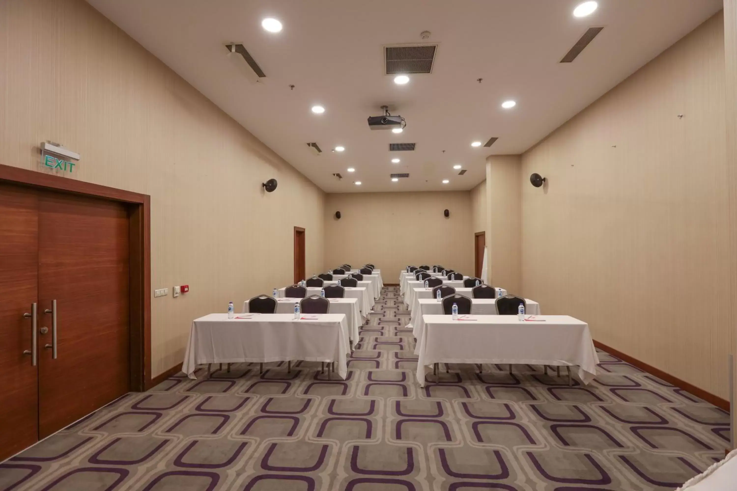 Meeting/conference room in Niza Park Hotel