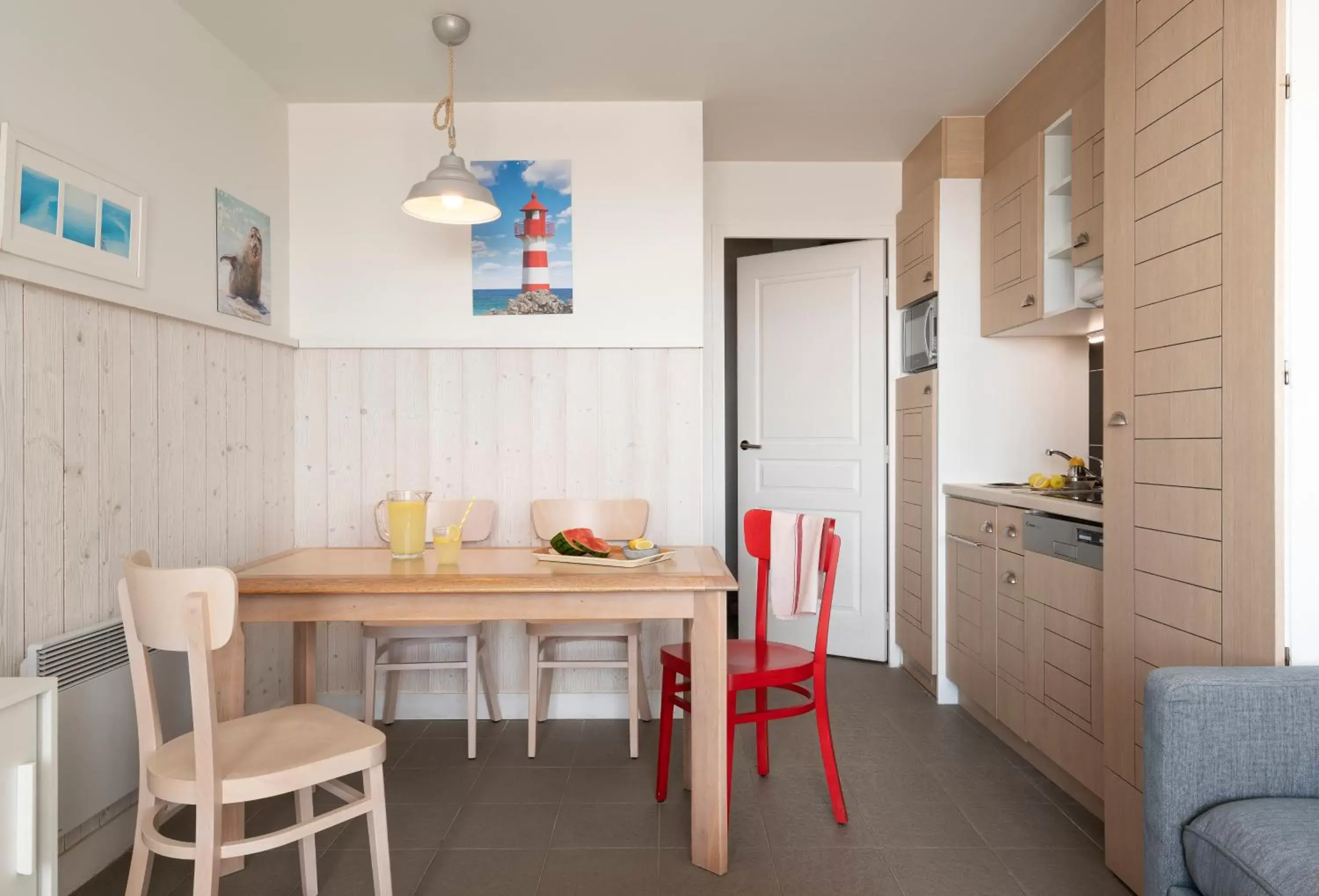 Kitchen or kitchenette, Dining Area in Pierre & Vacances Premium Résidence de la Plage