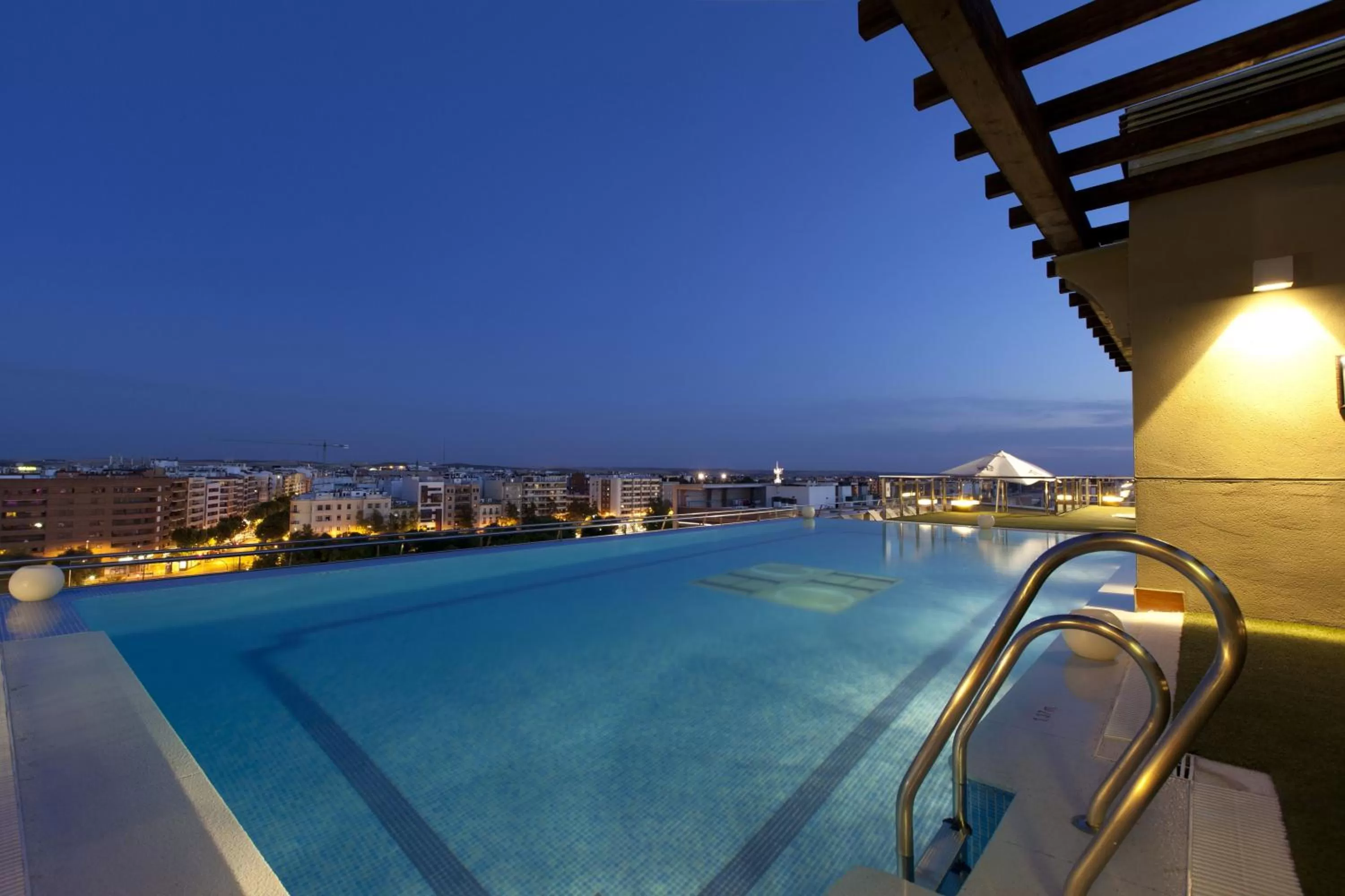 Swimming pool in Hotel Cordoba Center