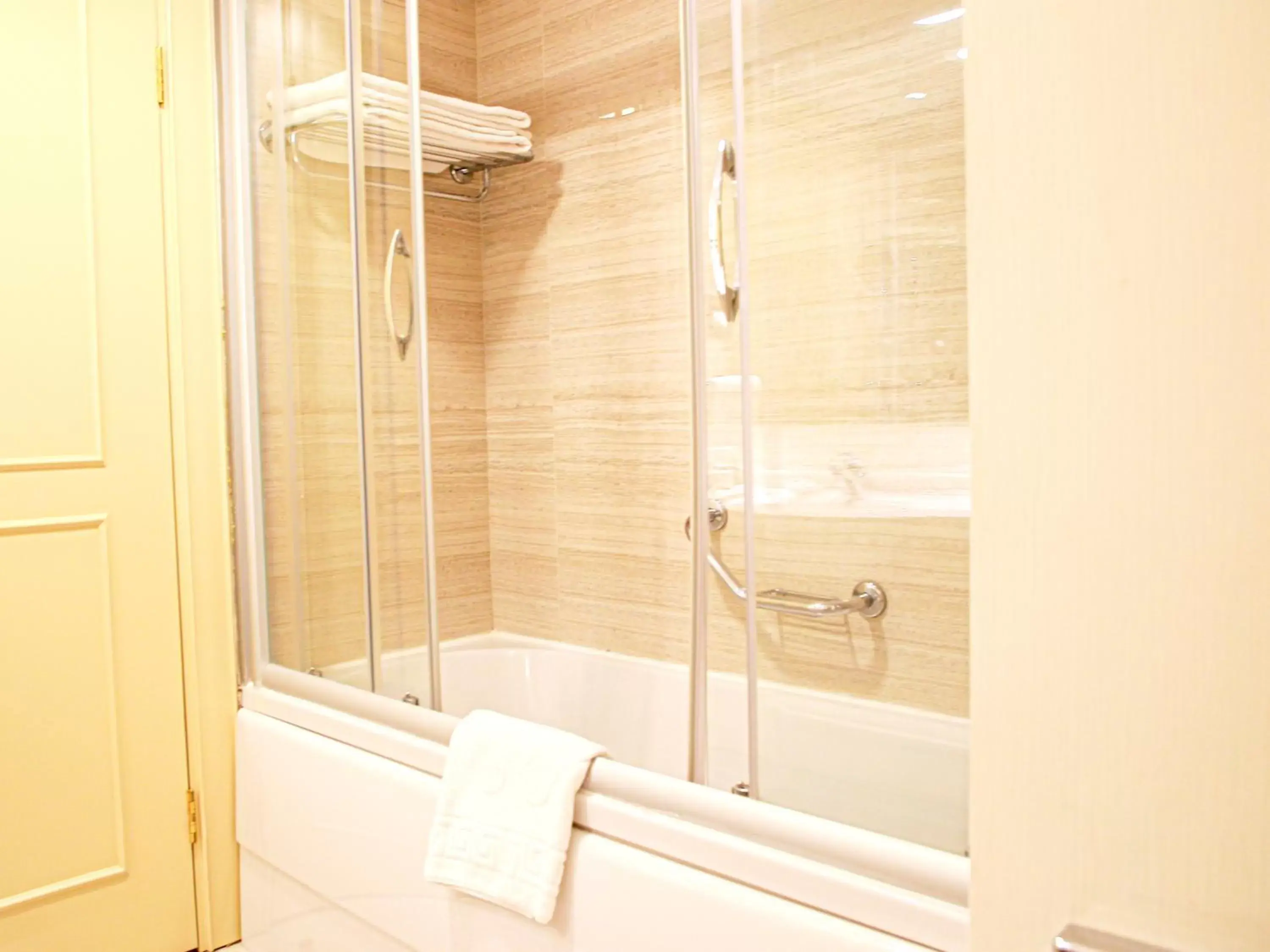 Bath, Bathroom in Wyndham Tashkent