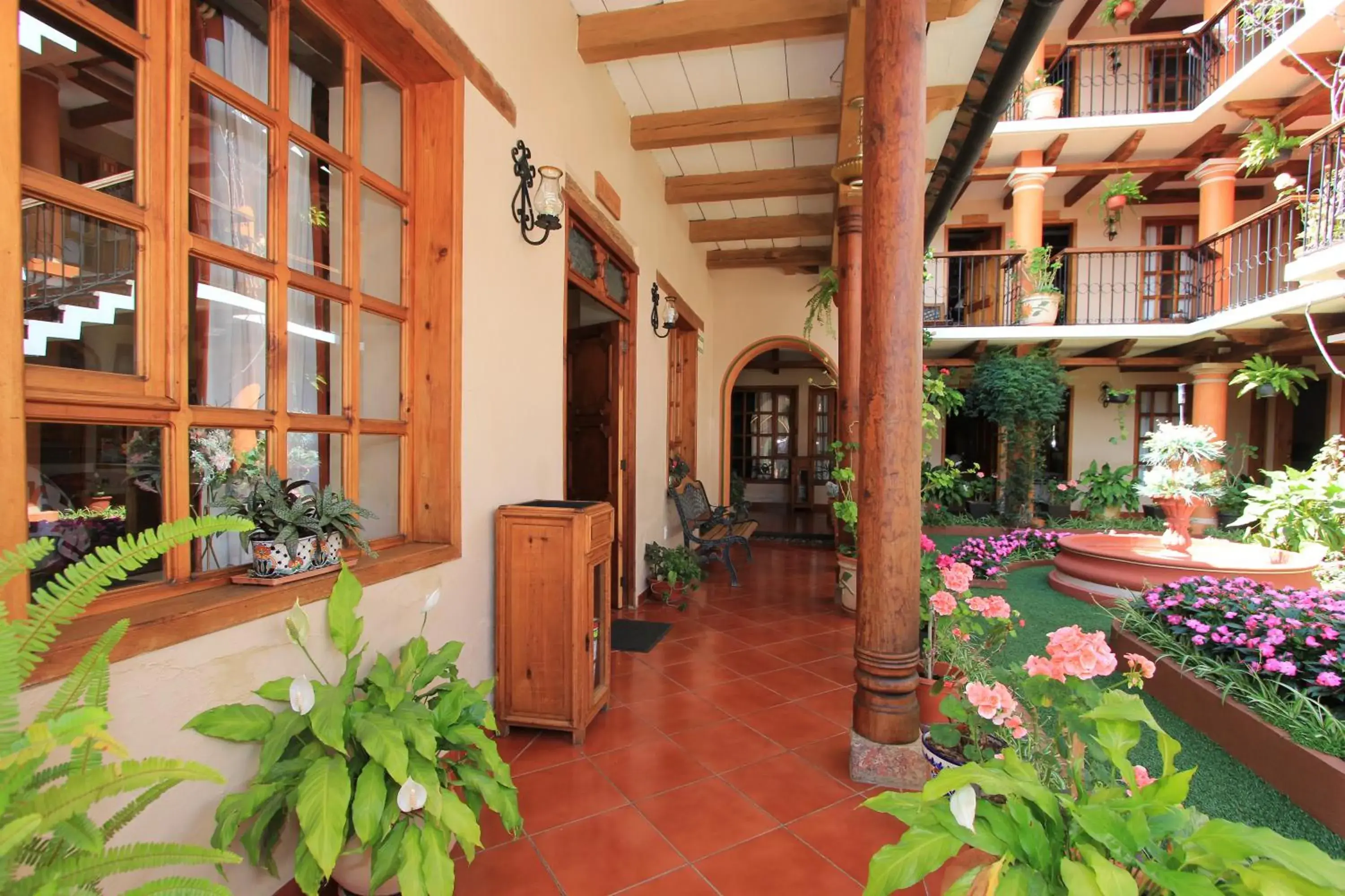 Inner courtyard view in Hotel La Casa de Mamá