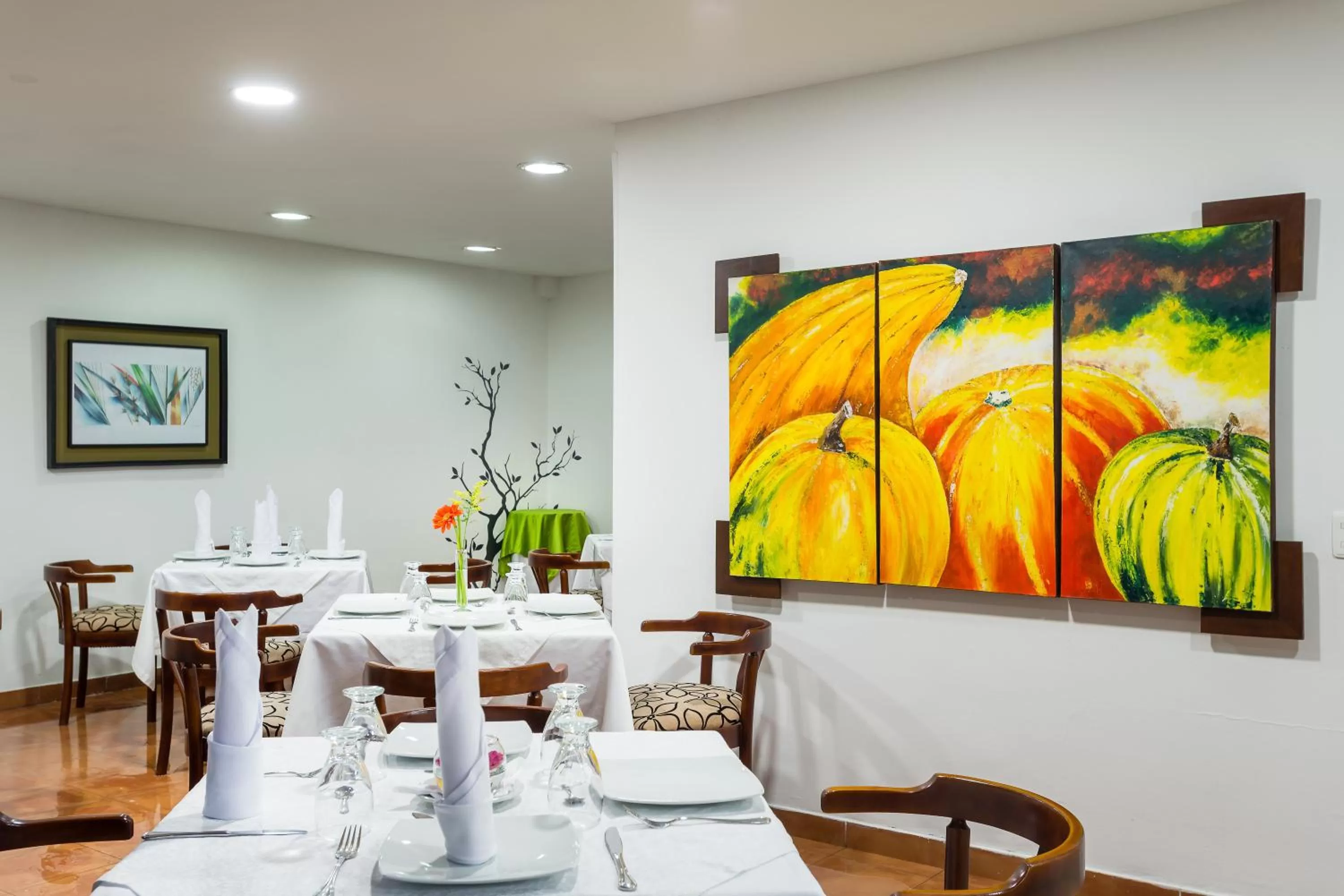 Dining area in Hotel Dann Combeima