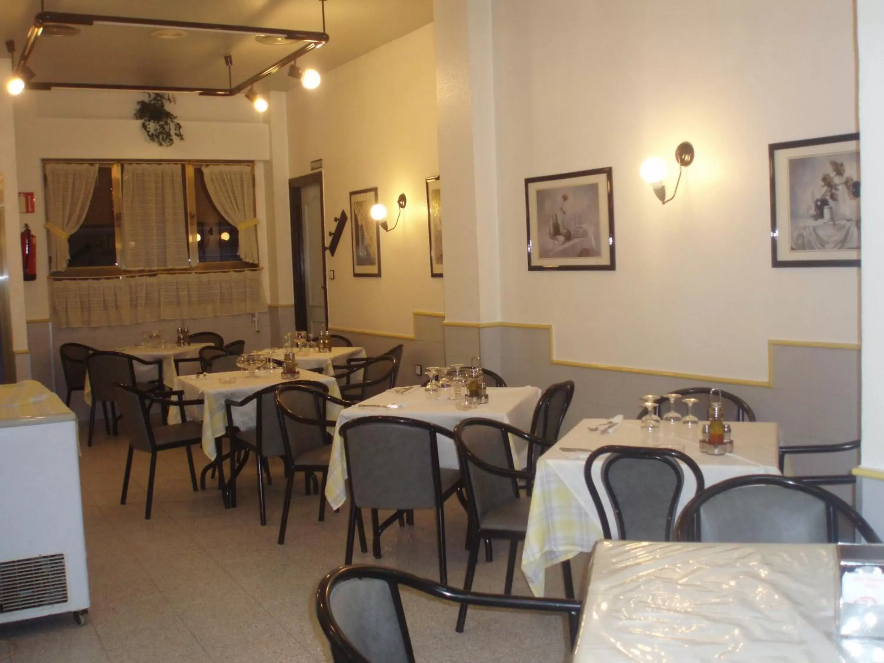 Restaurant/Places to Eat in Hotel Restaurante Santos