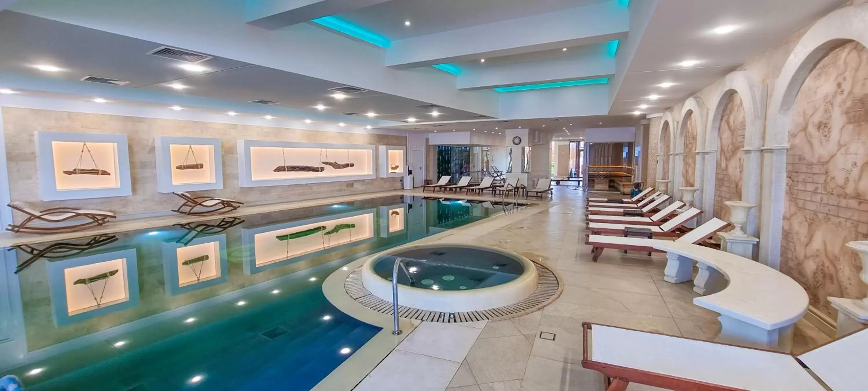 Swimming pool in Grand Hotel Pomorie - Medical spa Swimming pool in Grand Hotel Pomorie - Medical spa