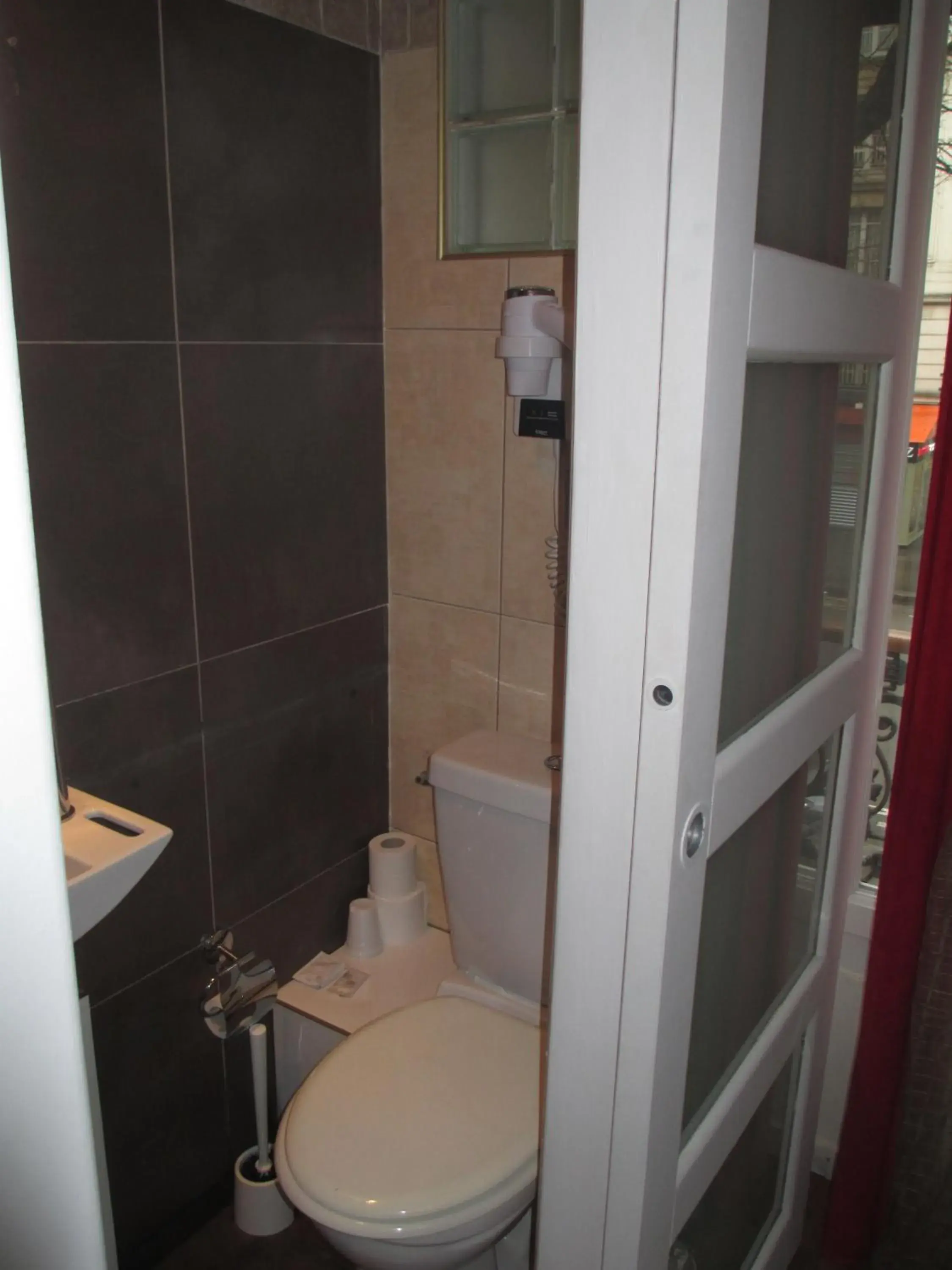 Toilet, Bathroom in Camelia Prestige - Place de la Nation