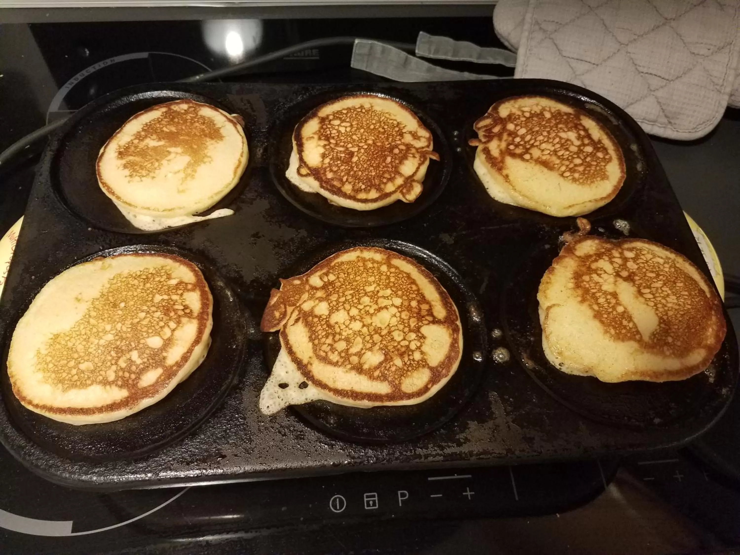 Continental breakfast in Château Besson