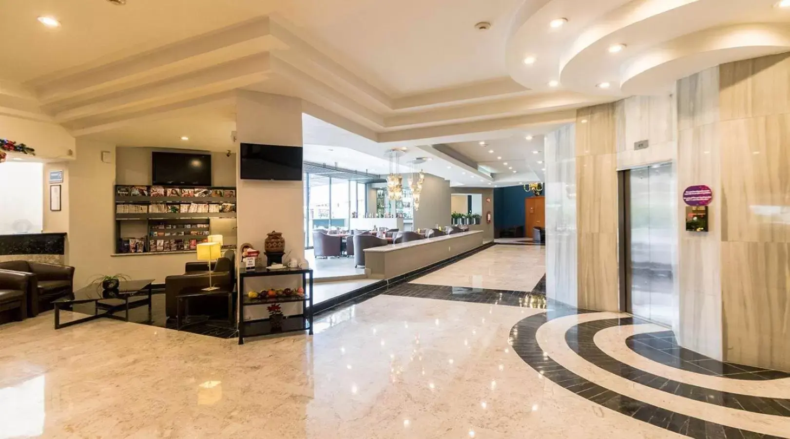 Lounge or bar, Lobby/Reception in Mision Toreo Centro de Convenciones