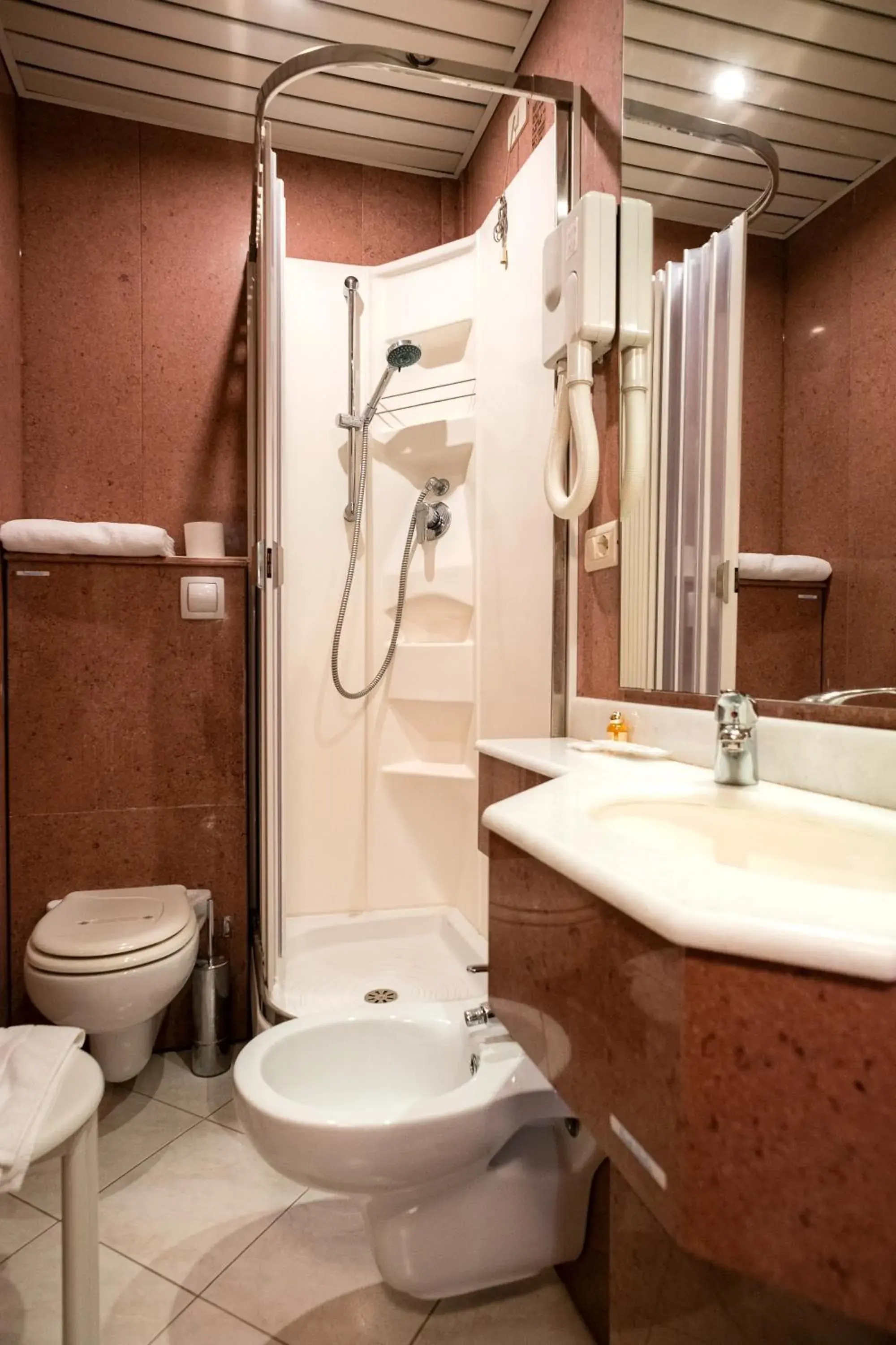 Photo of the whole room, Bathroom in Grand Hotel Italia