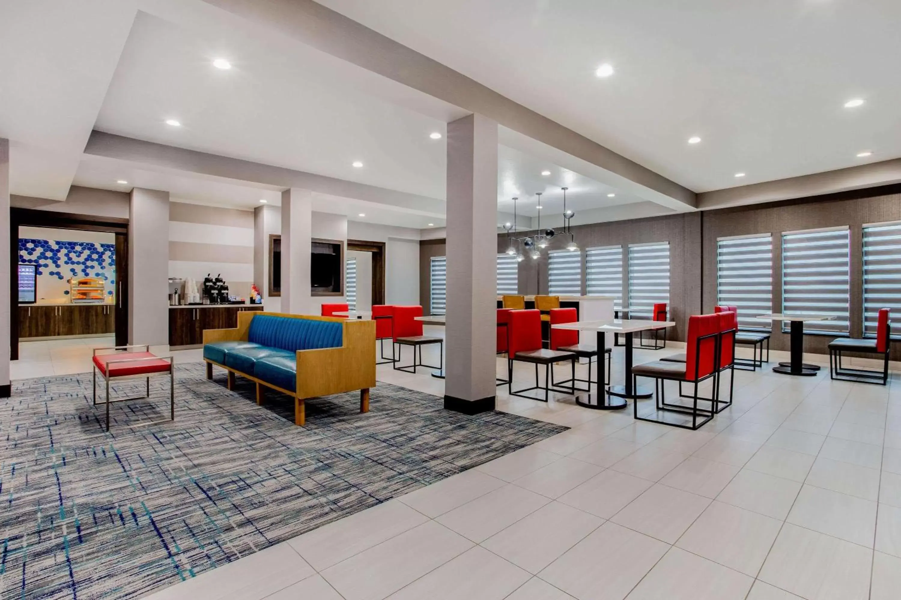 Restaurant/places to eat, Lounge/Bar in La Quinta Inn & Suites by Wyndham Northlake Ft. Worth