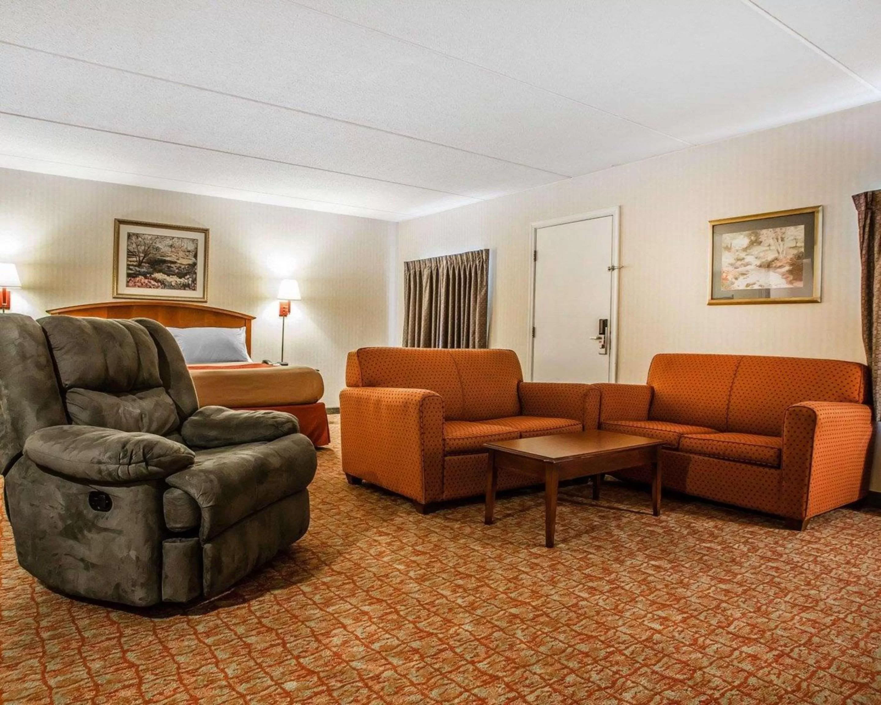 Photo of the whole room in Econo Lodge Douglassville-Pottstown