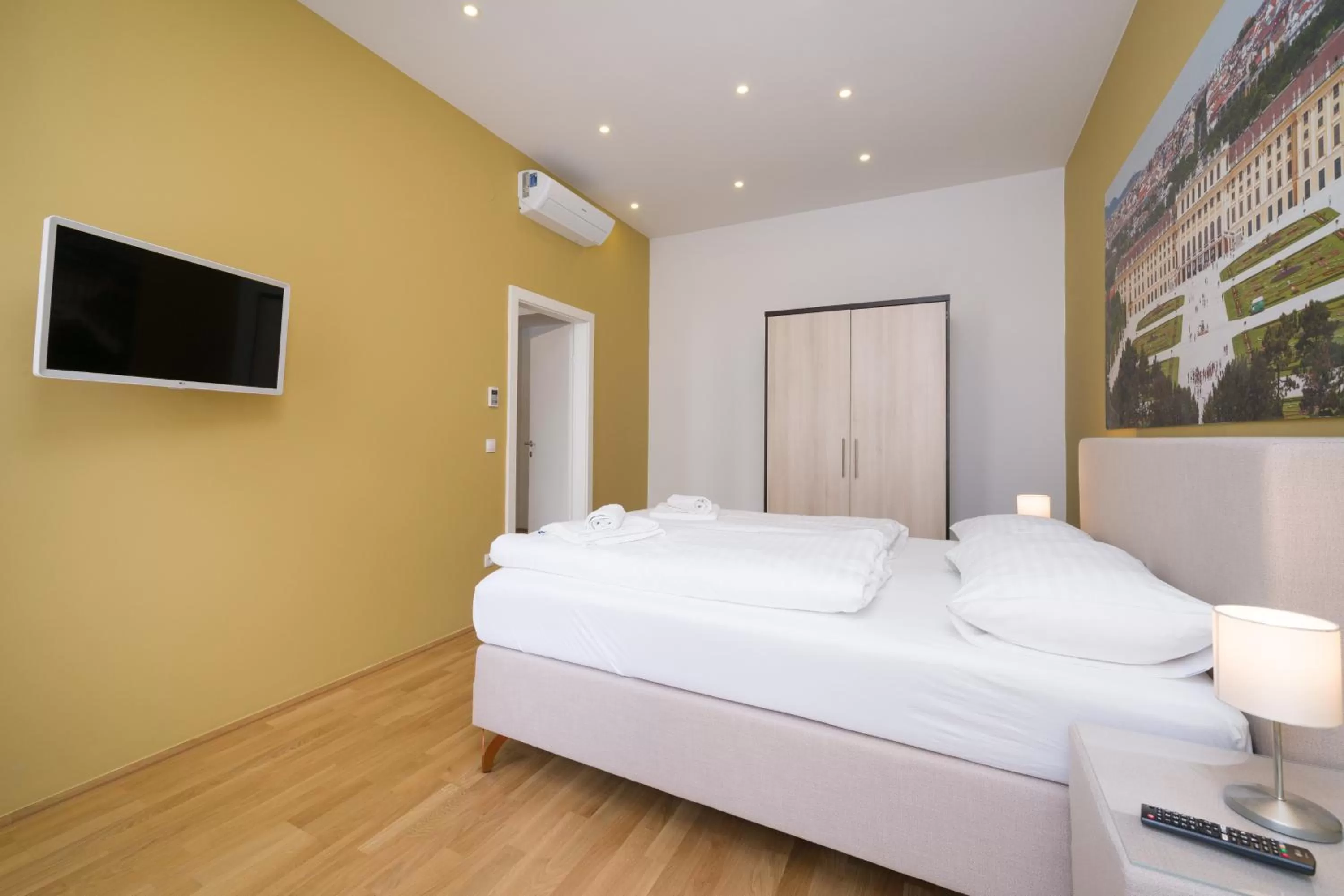 Bed in Vienna Stay Apartments or Rooms 1050