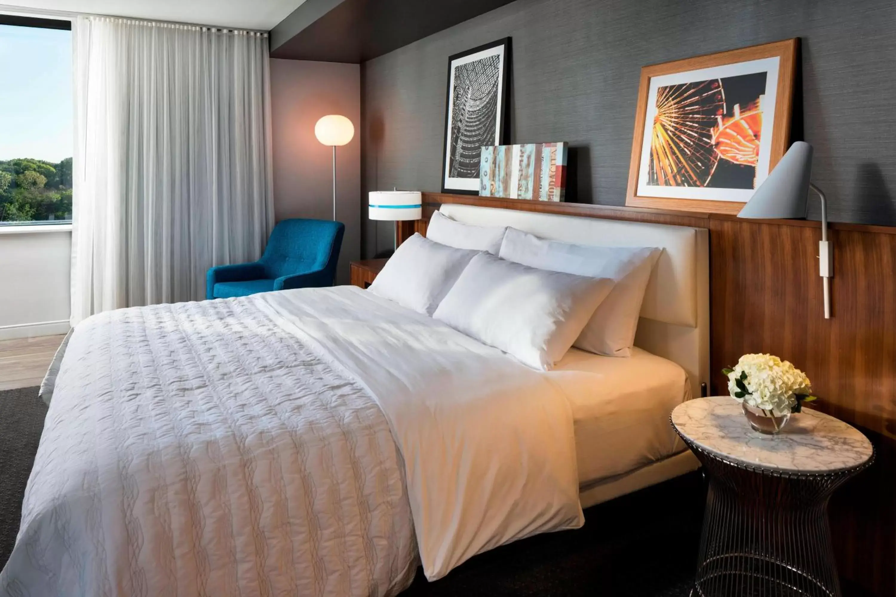 Photo of the whole room, Bed in Le Méridien Chicago - Oakbrook Center