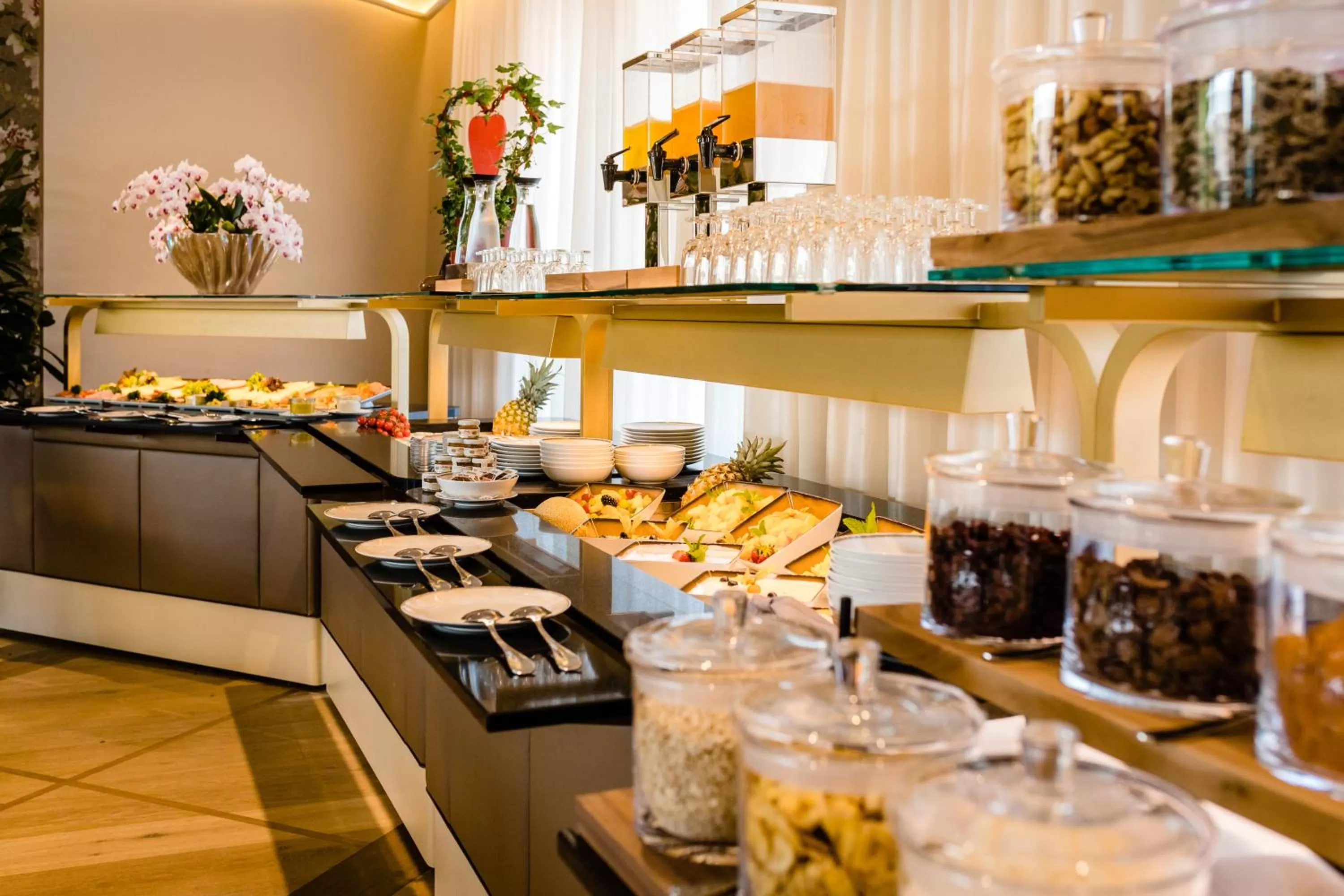 Restaurant/places to eat in Hotel Neues Tor