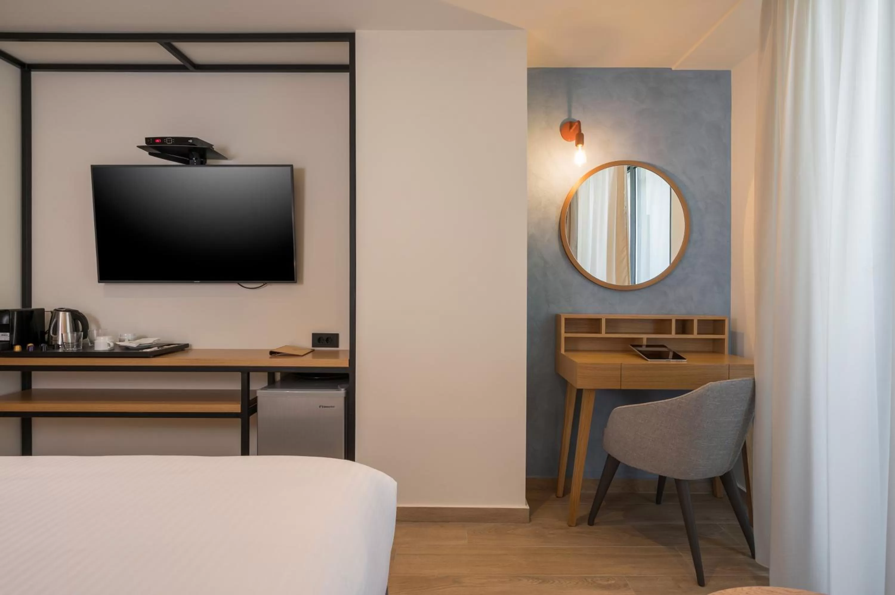 Photo of the whole room, Bed in Hyperion City Hotel & Spa