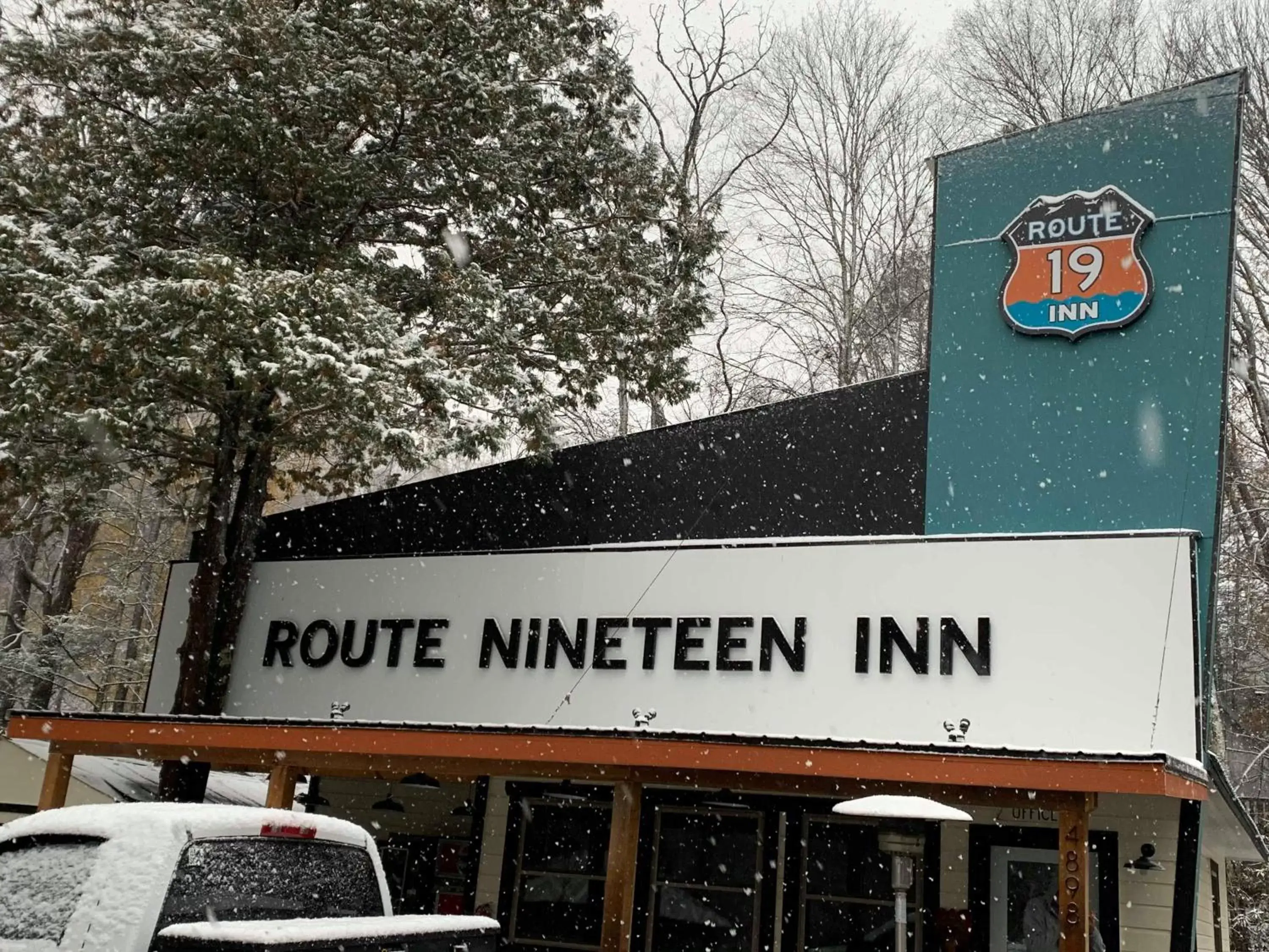 Facade/entrance, Property Logo/Sign in Route 19 Inn