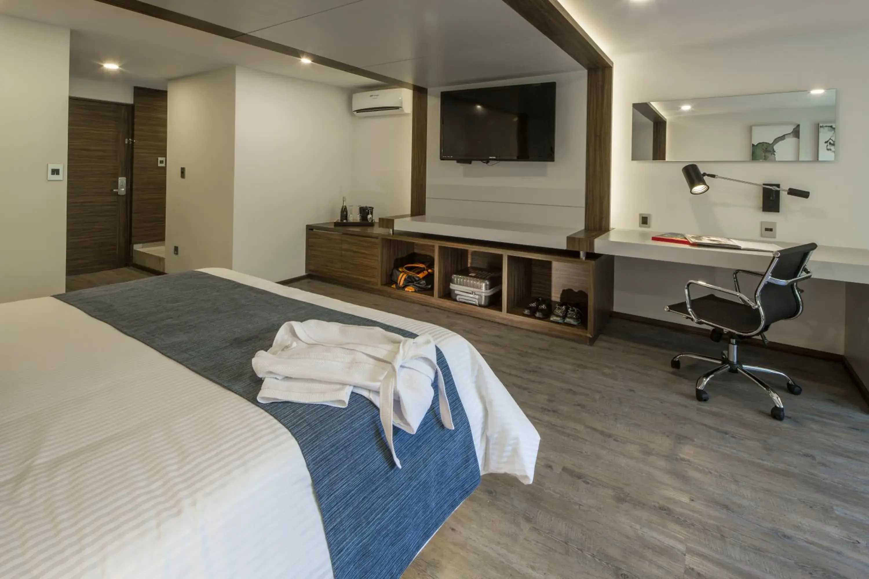 Bedroom, TV/Entertainment Center in FlowSuites Condesa - Adults Only