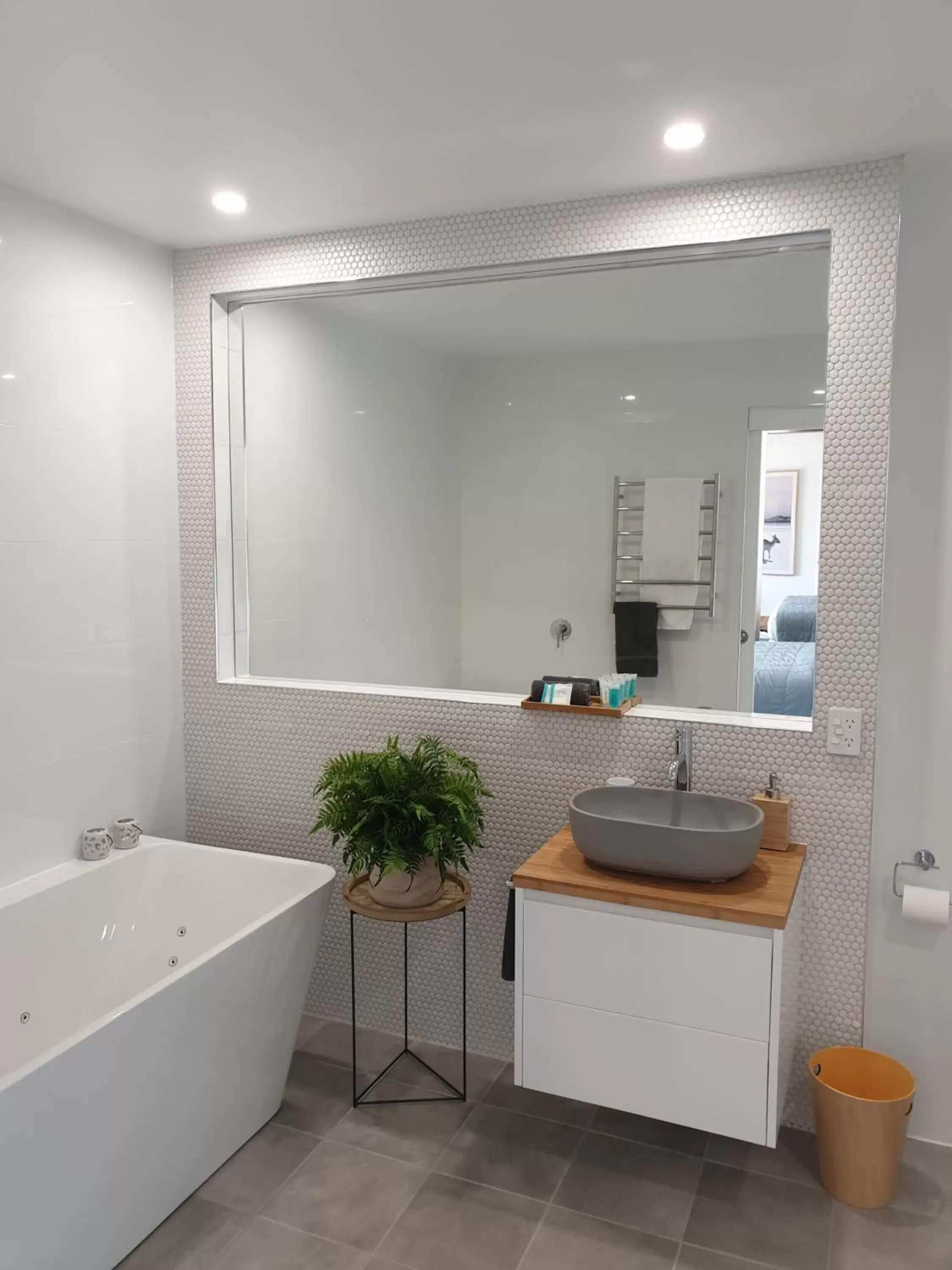 Bathroom in Twofold Bay Motor Inn
