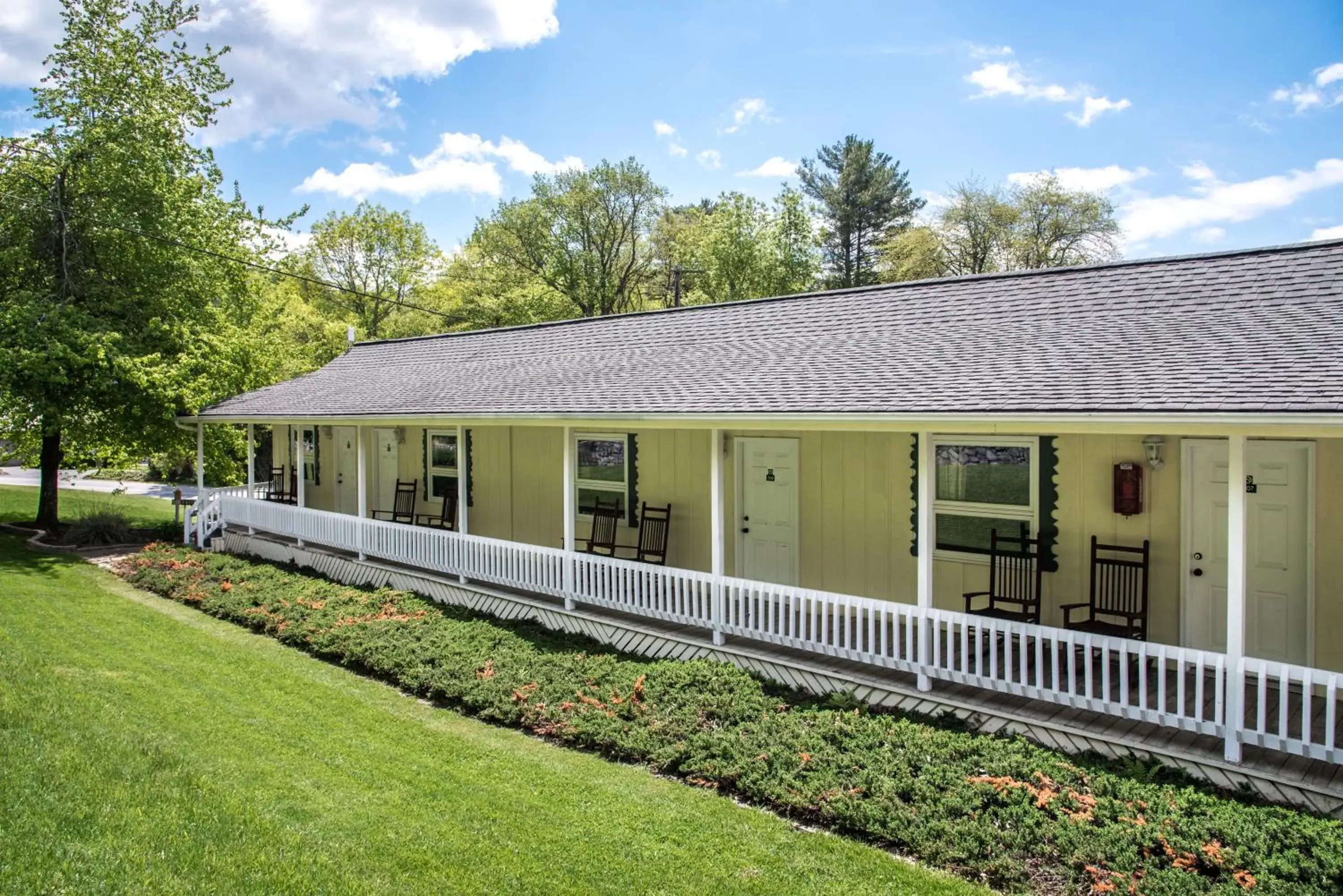 Property Building in Boxwood Lodge Blowing Rock near Boone-University