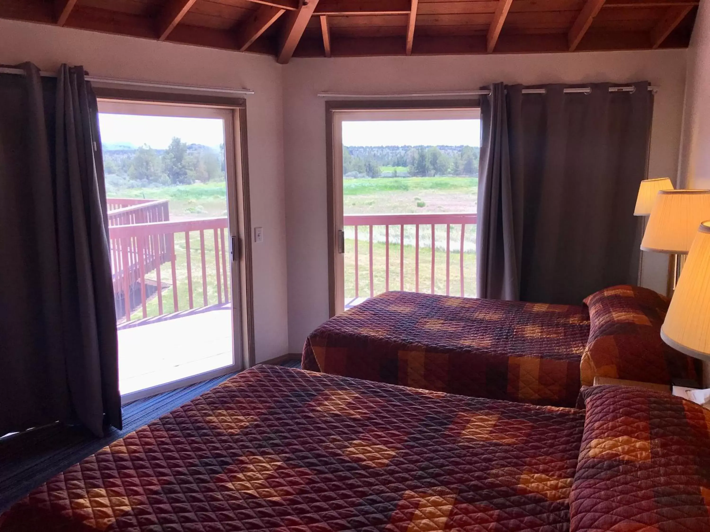 Bedroom, Bed in Smith Rock Resort