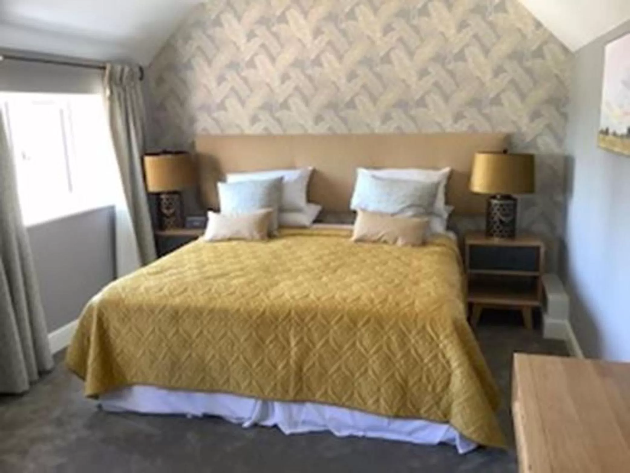 Bed in The New Inn Halse