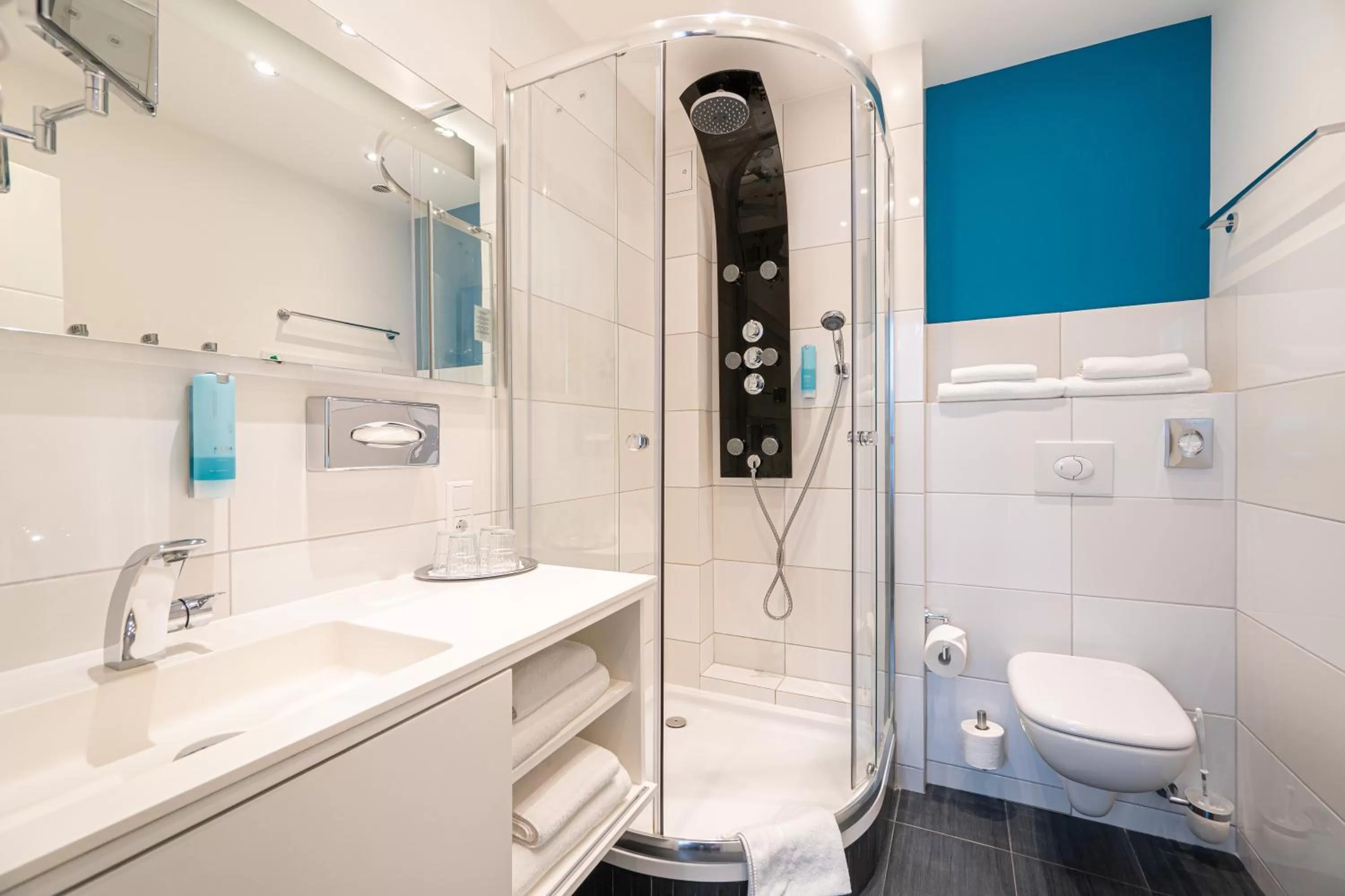 Bathroom in Hotel Deutscher Hof