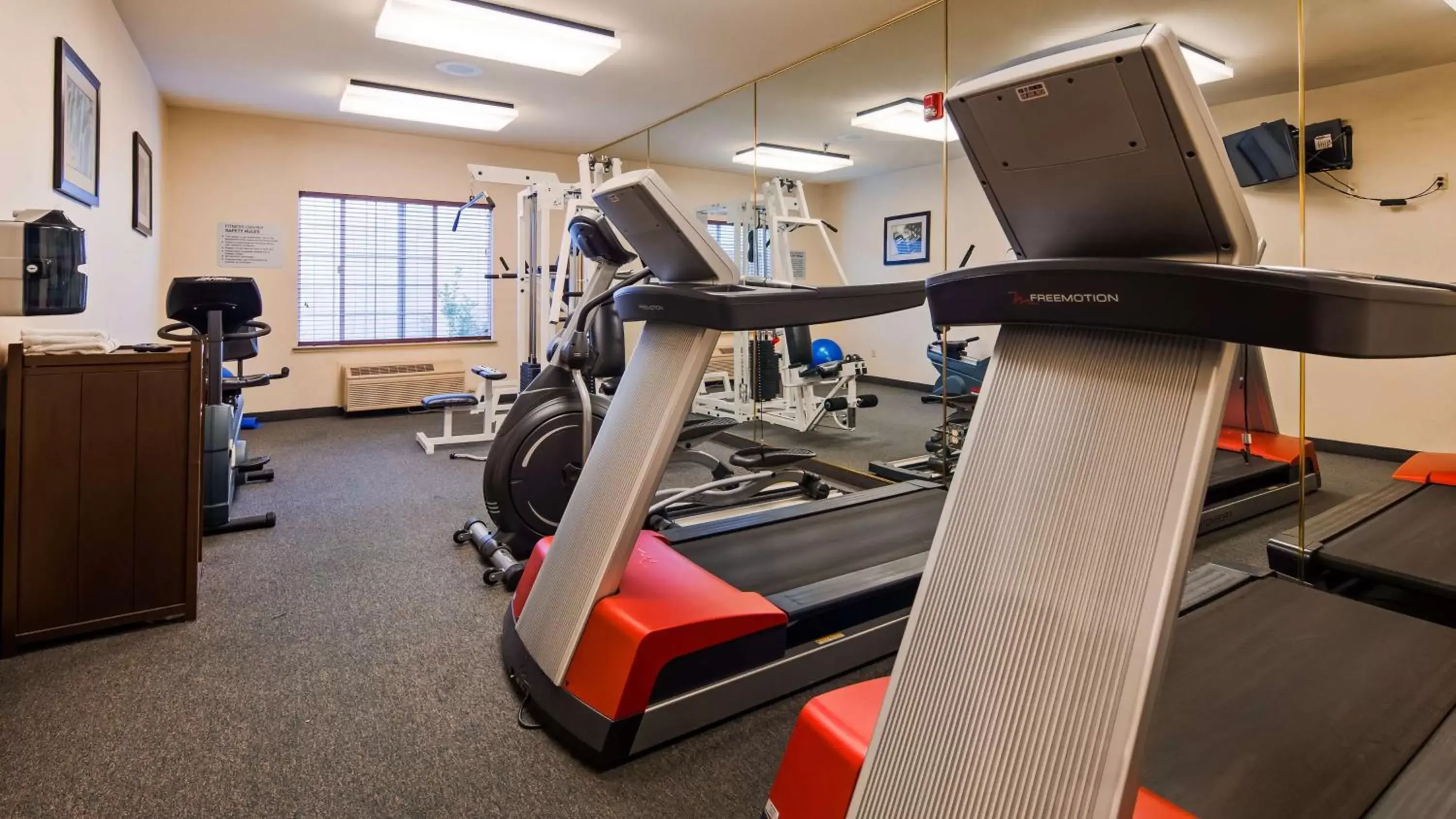 Fitness centre/facilities, Fitness Center/Facilities in Best Western Airport Inn & Suites Oakland