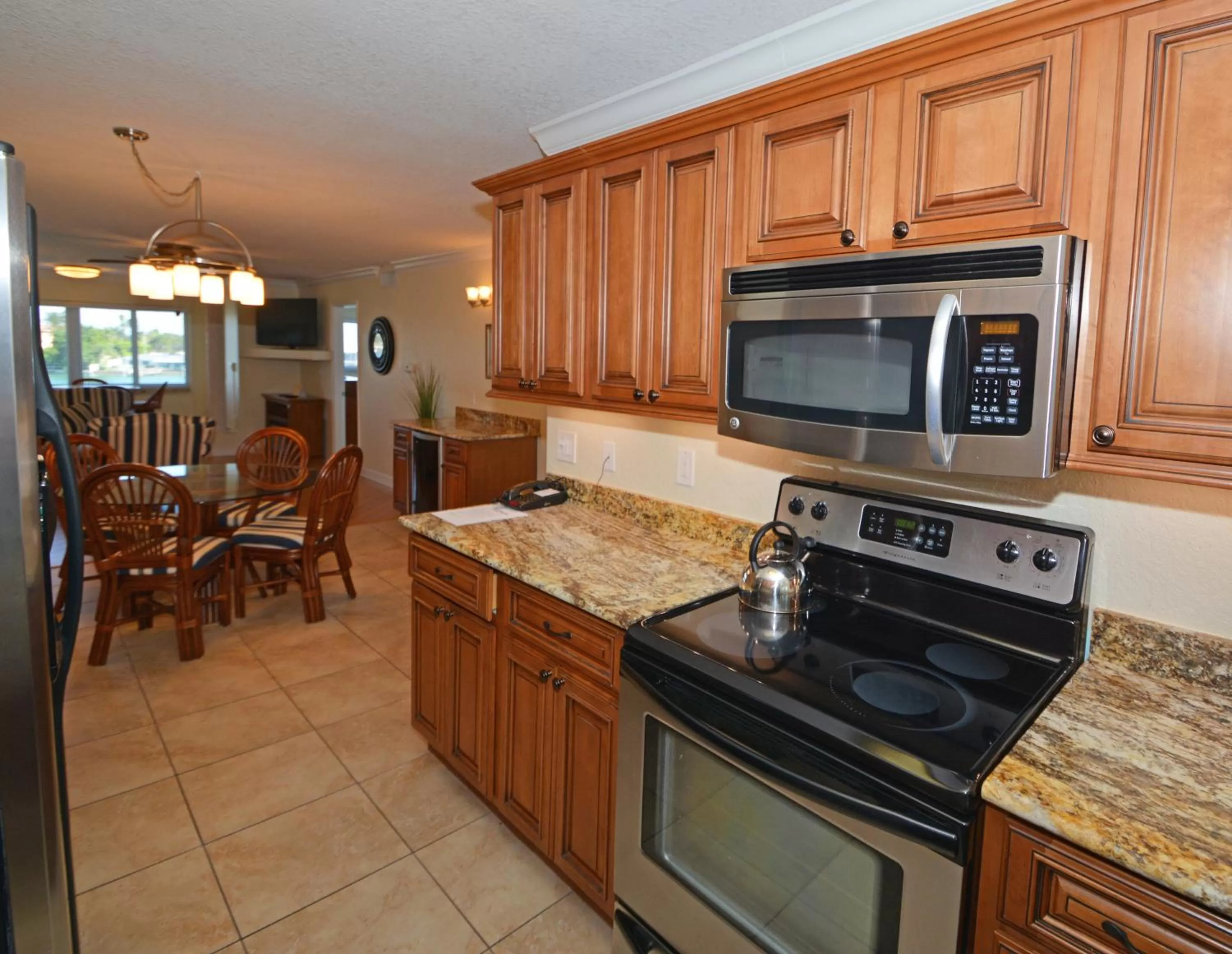 Deluxe Two-Bedroom Apartment in Westwinds Waterfront Resort