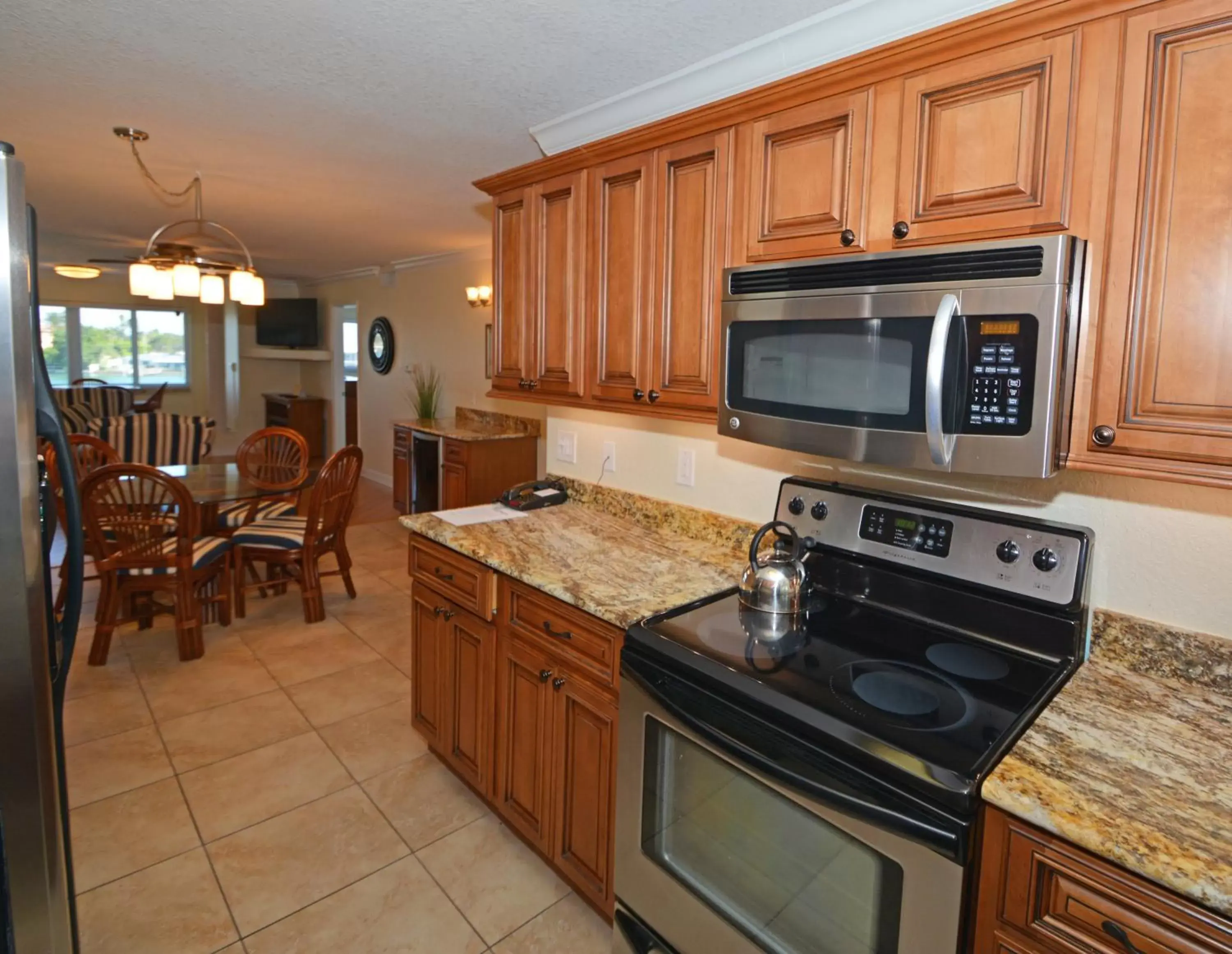 Deluxe Two-Bedroom Apartment in Westwinds Waterfront Resort Deluxe Two-Bedroom Apartment in Westwinds Waterfront Resort