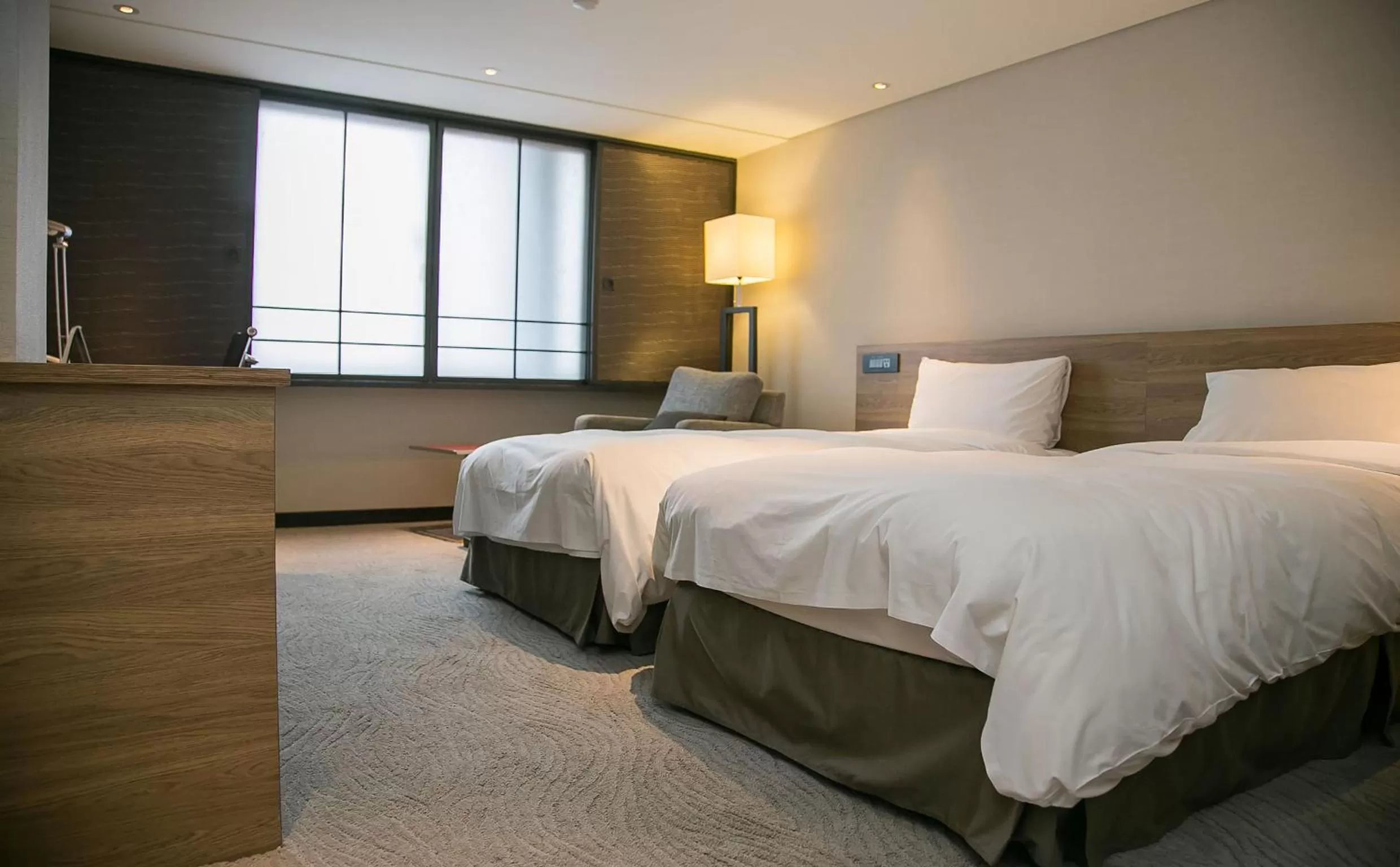 Photo of the whole room, Bed in Royal Inn Taipei Nanxi - MRT Zhongshan Station