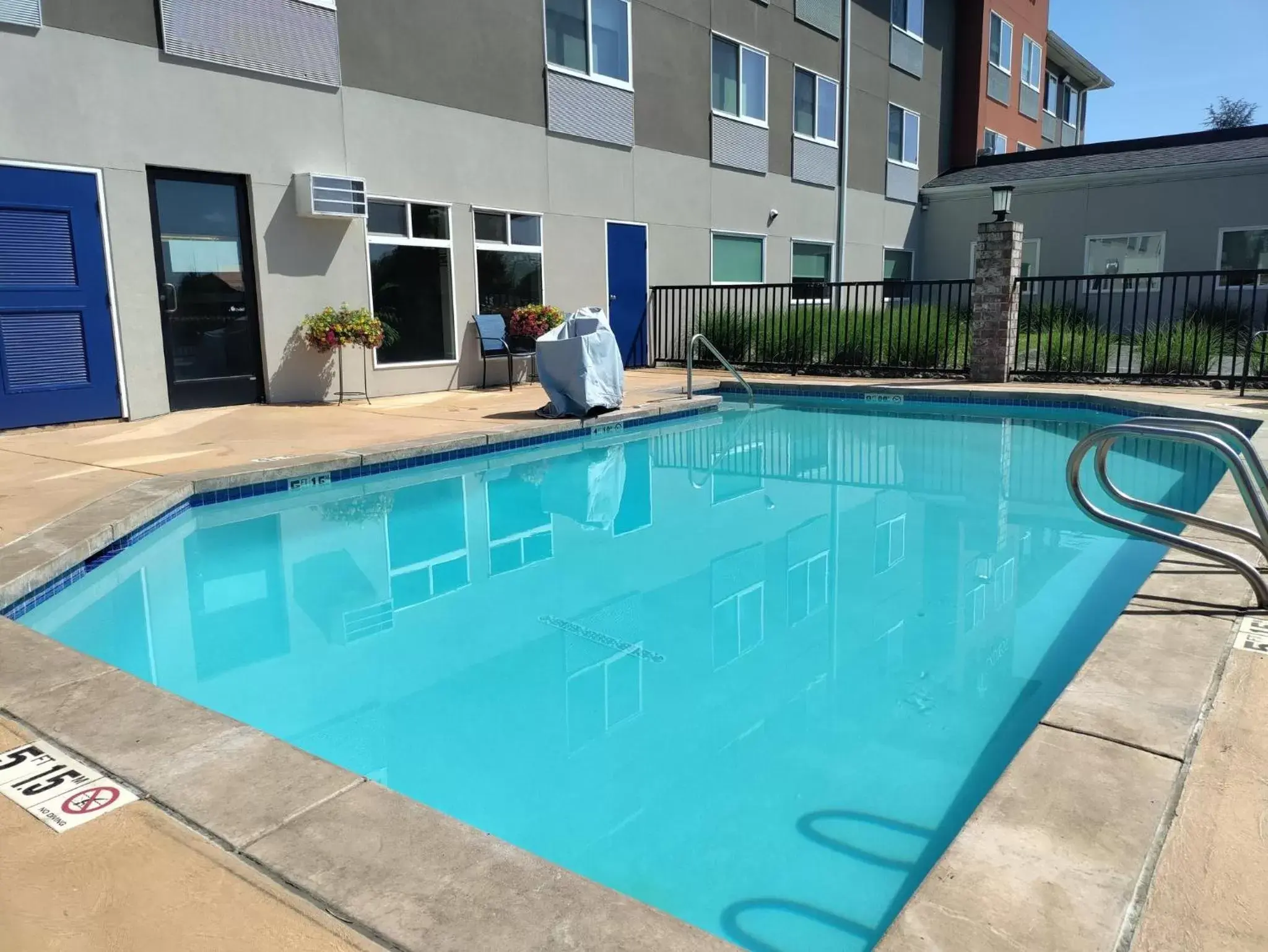 Swimming Pool in Holiday Inn Express Newberg - Wine Country, an IHG Hotel