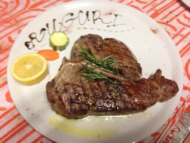 Restaurant/places to eat, Food in Hotel Carillon