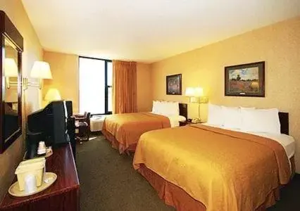 Queen Room with Two Queen Beds - Non-Smoking in Quality Inn Robinsonville