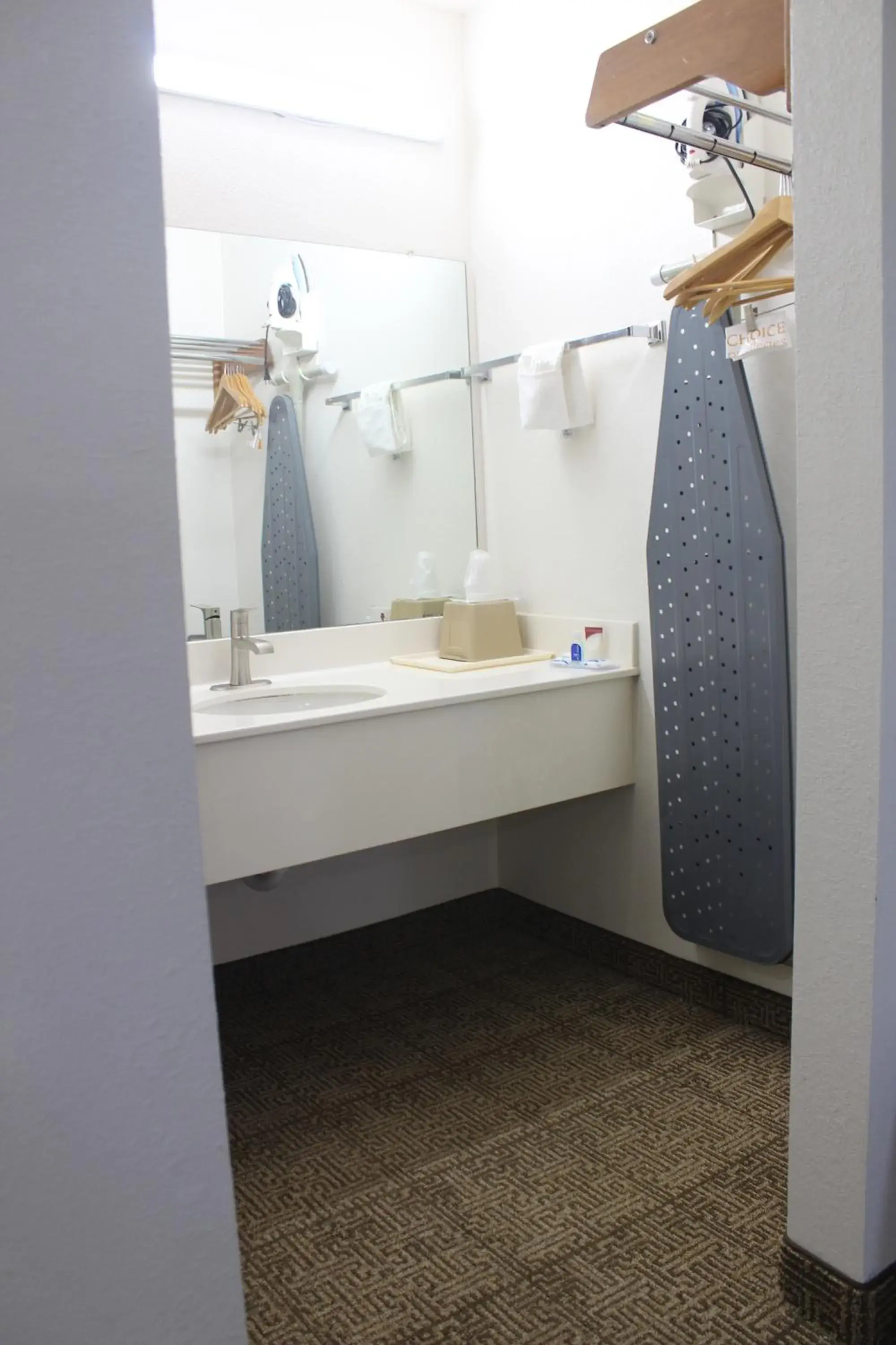 towels, Bathroom in Rodeway Inn Tucumcari