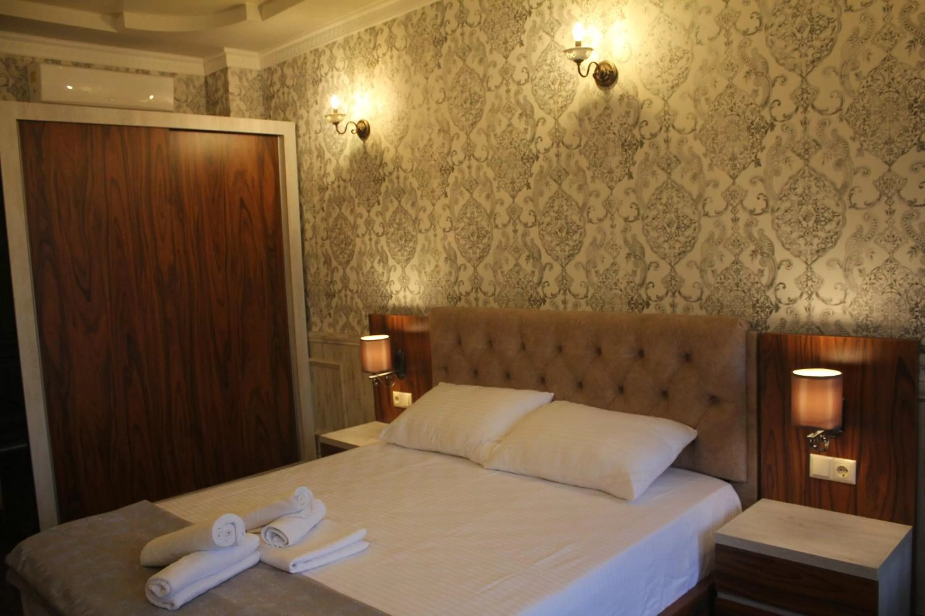 MELINI Boutique Hotel