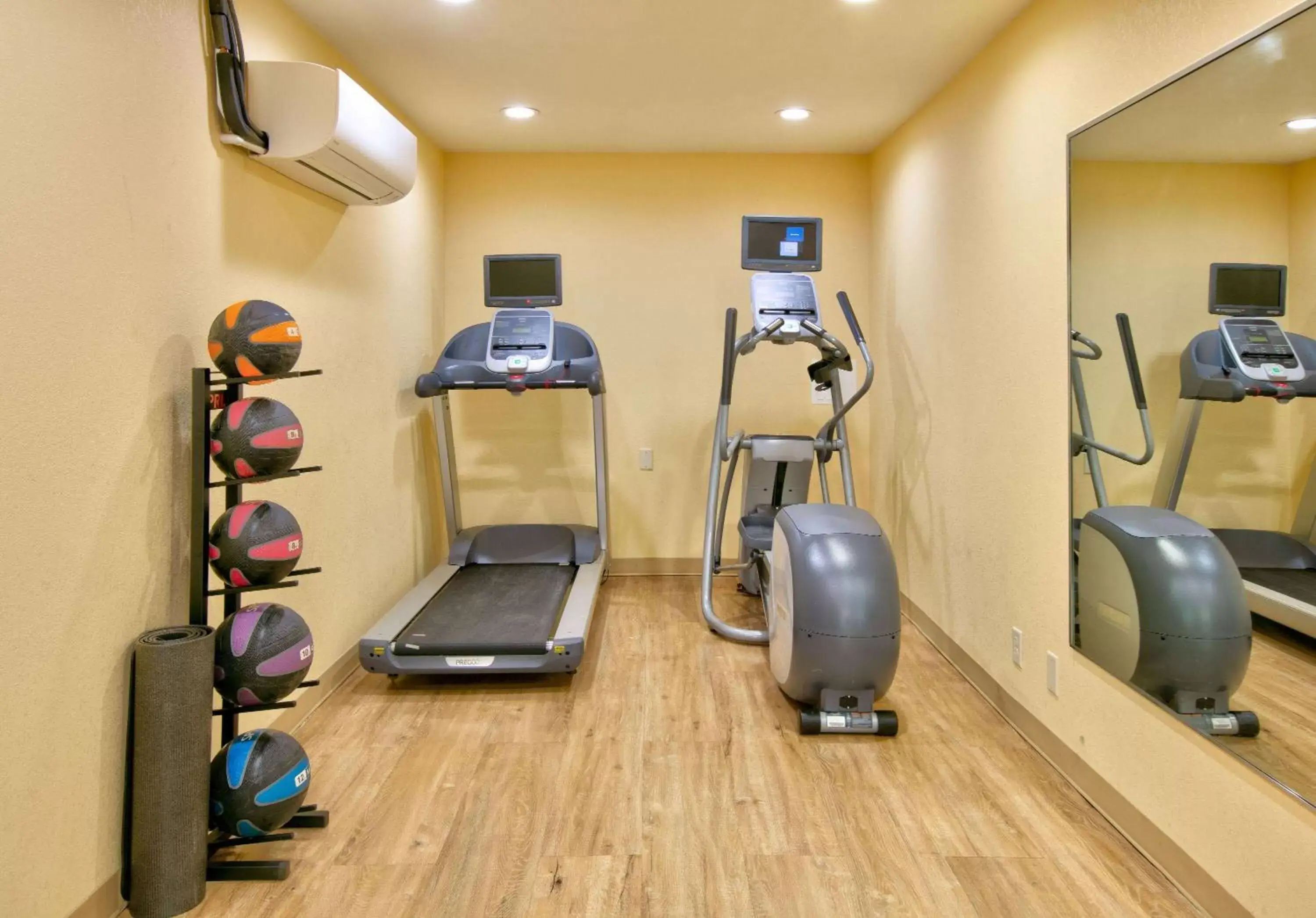 Fitness Center/Facilities in Days Inn by Wyndham Batesville