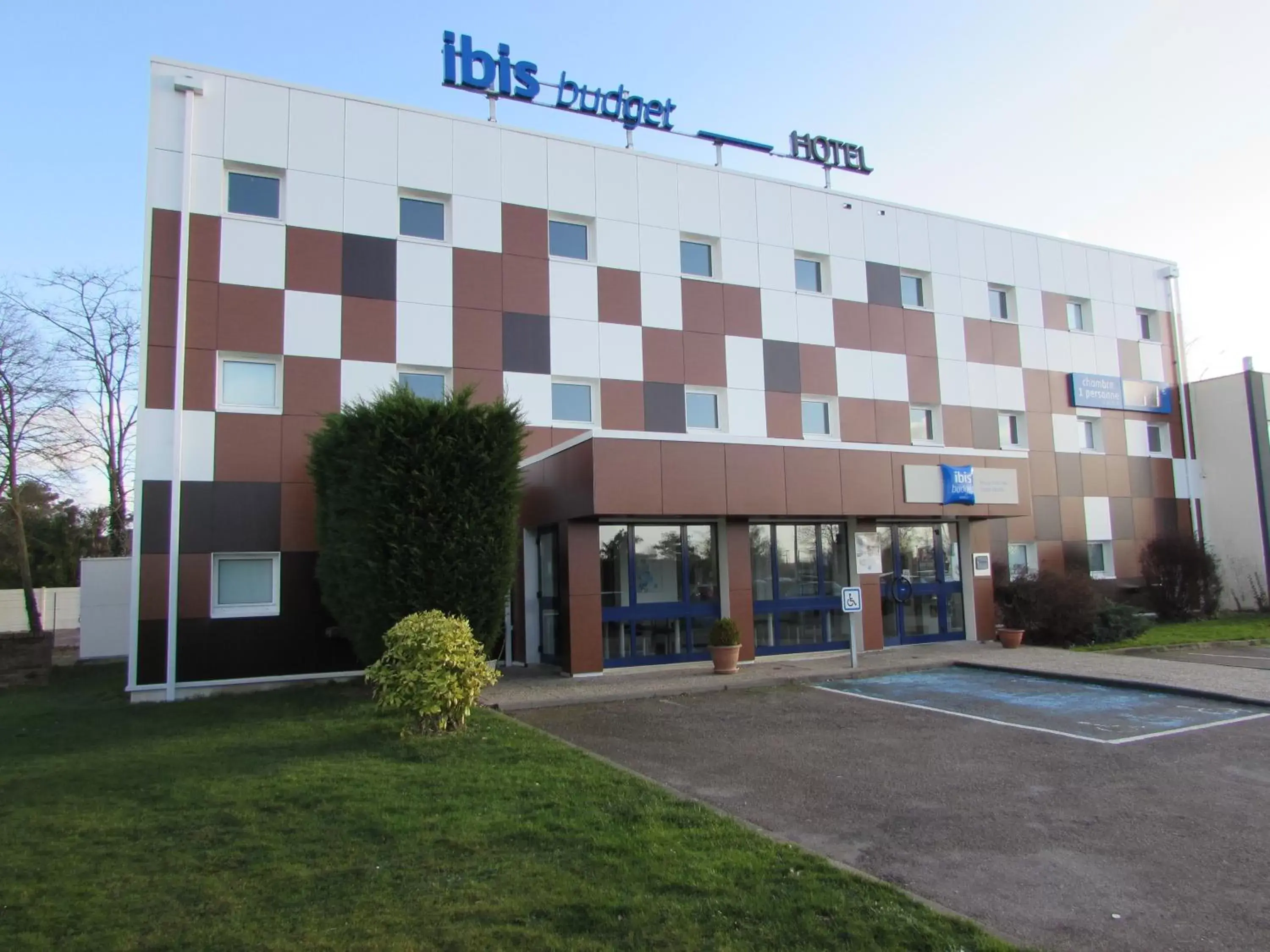 Facade/entrance, Property Building in ibis budget Rouen Parc des Expos Zenith