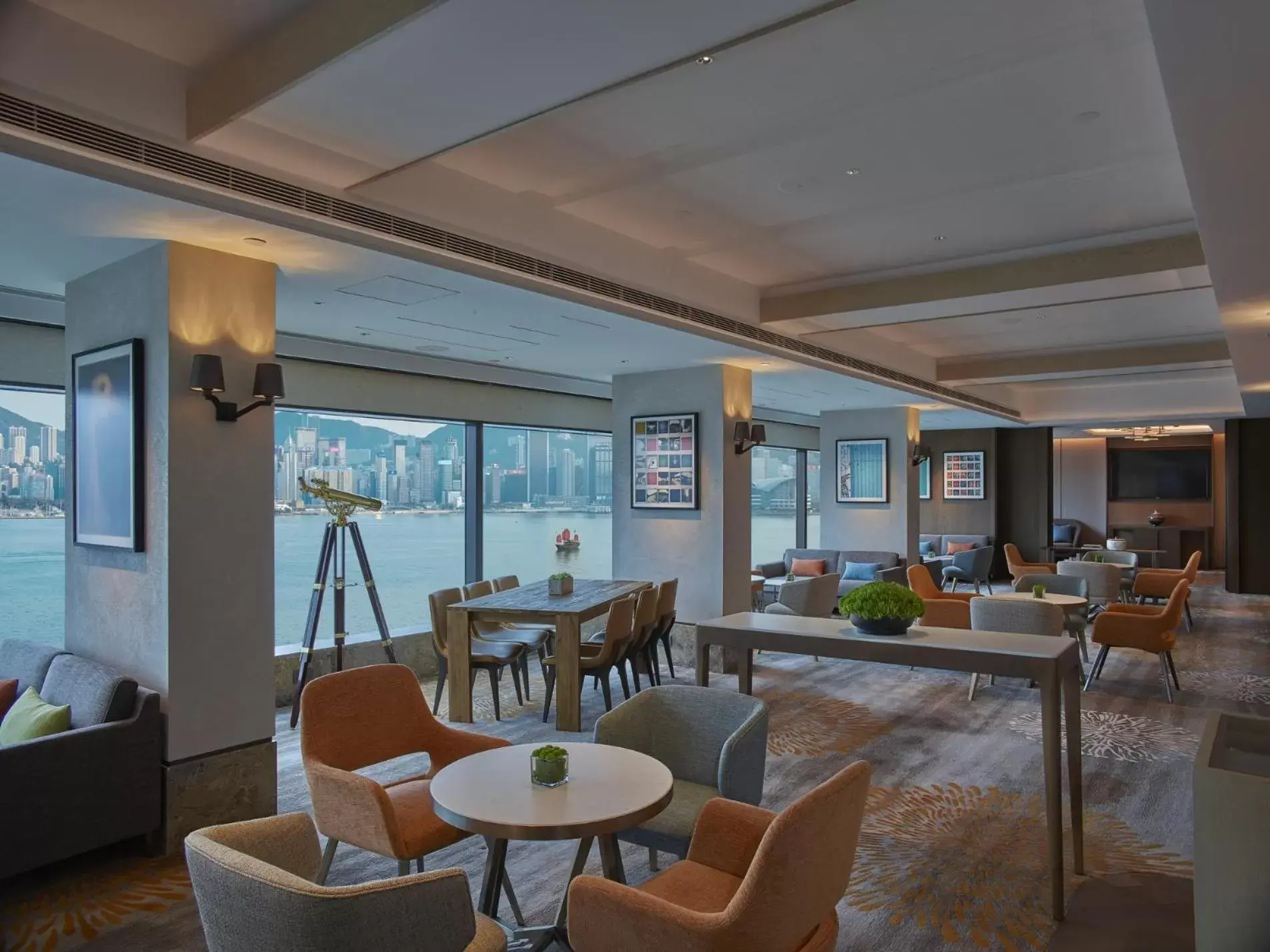 Restaurant/places to eat in New World Millennium Hong Kong Hotel