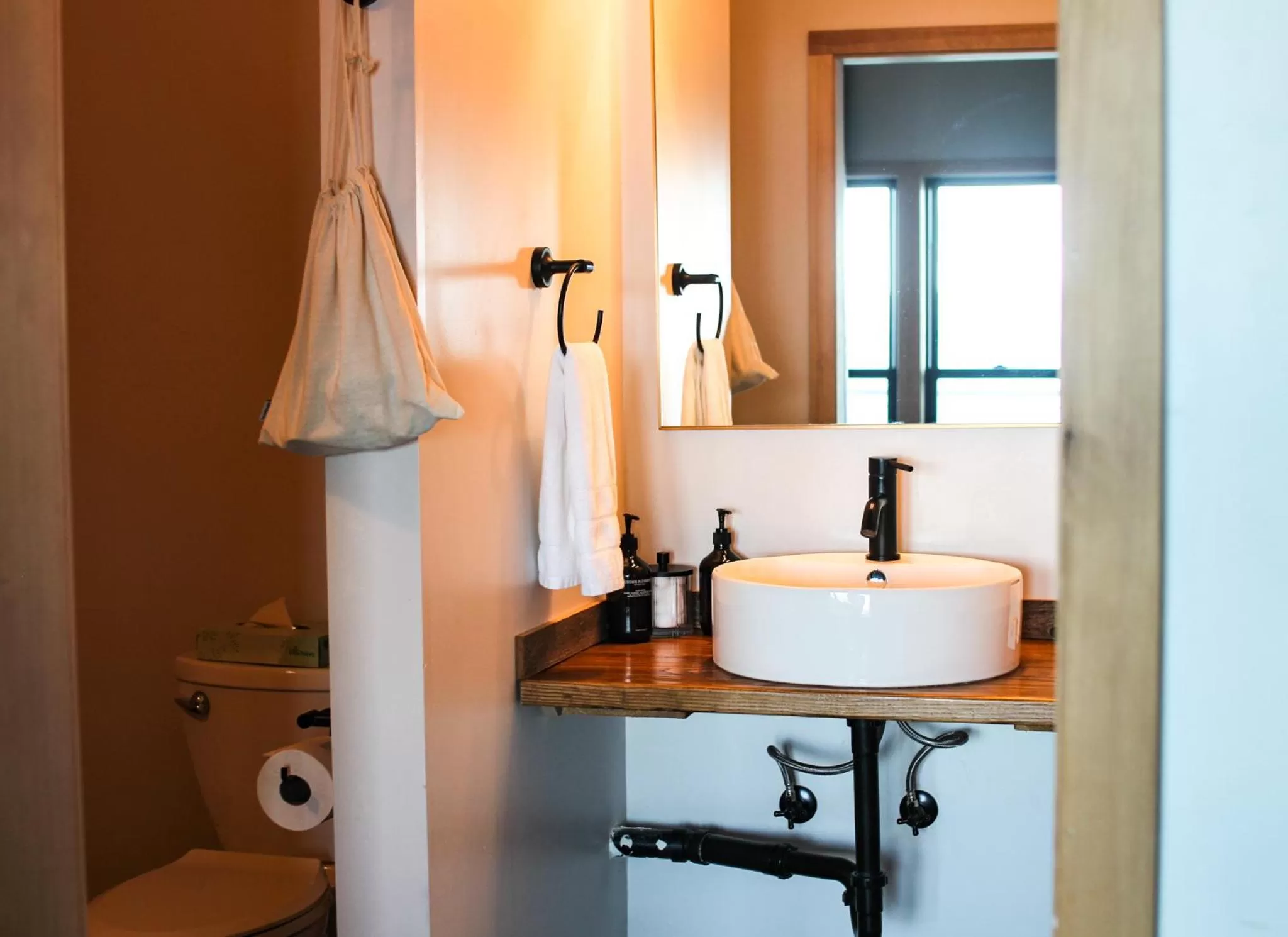 Bathroom in Bowline Hotel