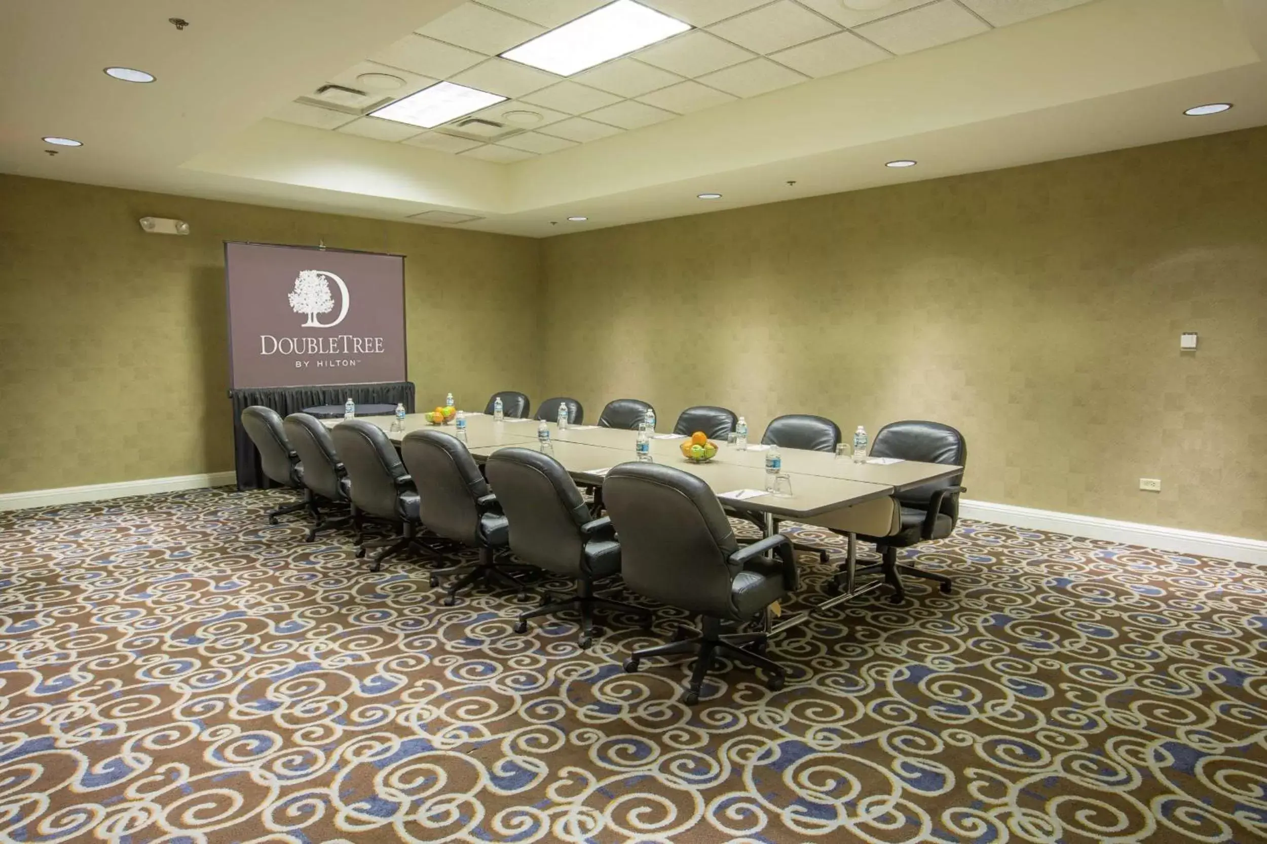 Meeting/conference room in DoubleTree by Hilton Chicago O'Hare Airport-Rosemont