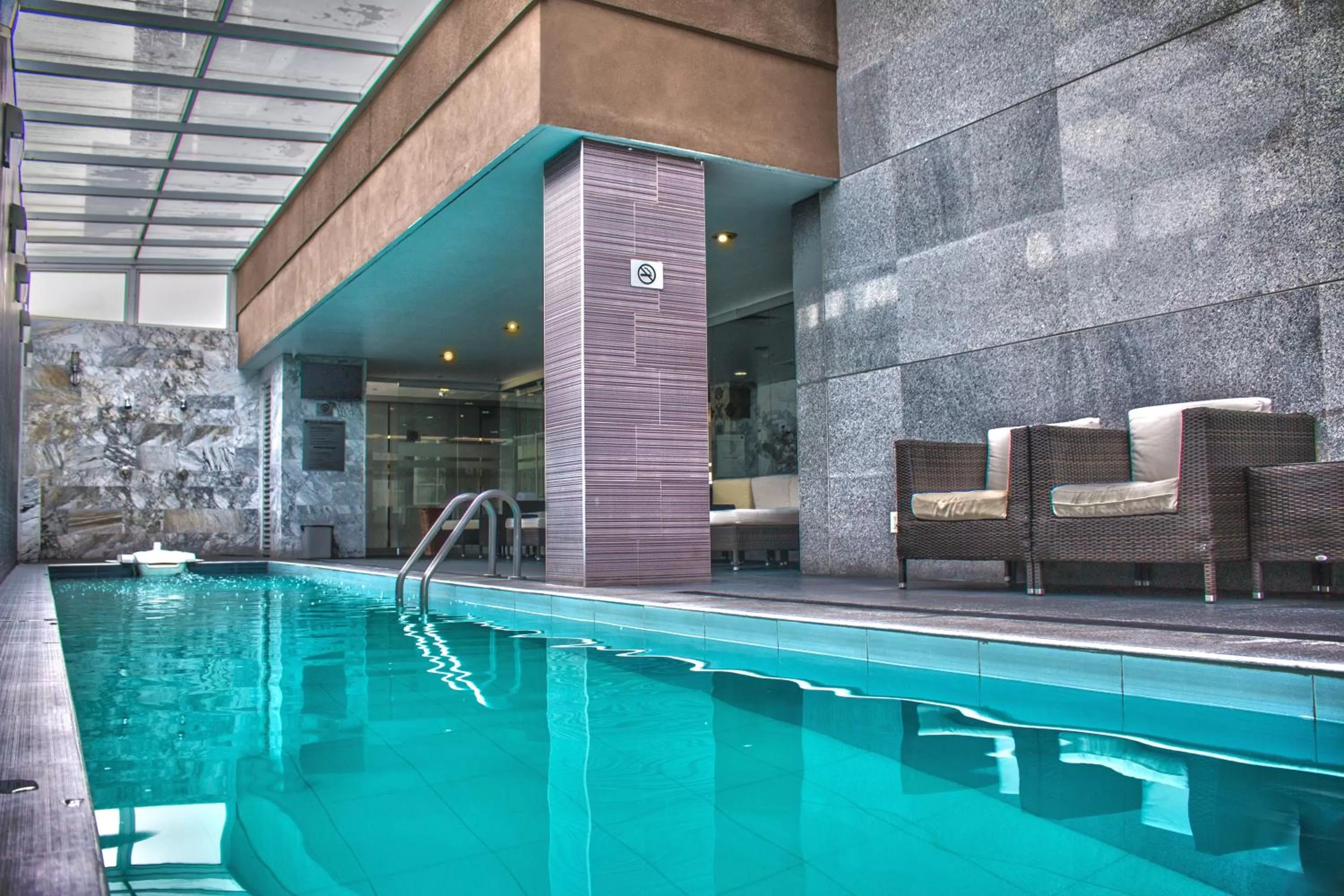 Swimming pool in Casa Inn Galerias Celaya